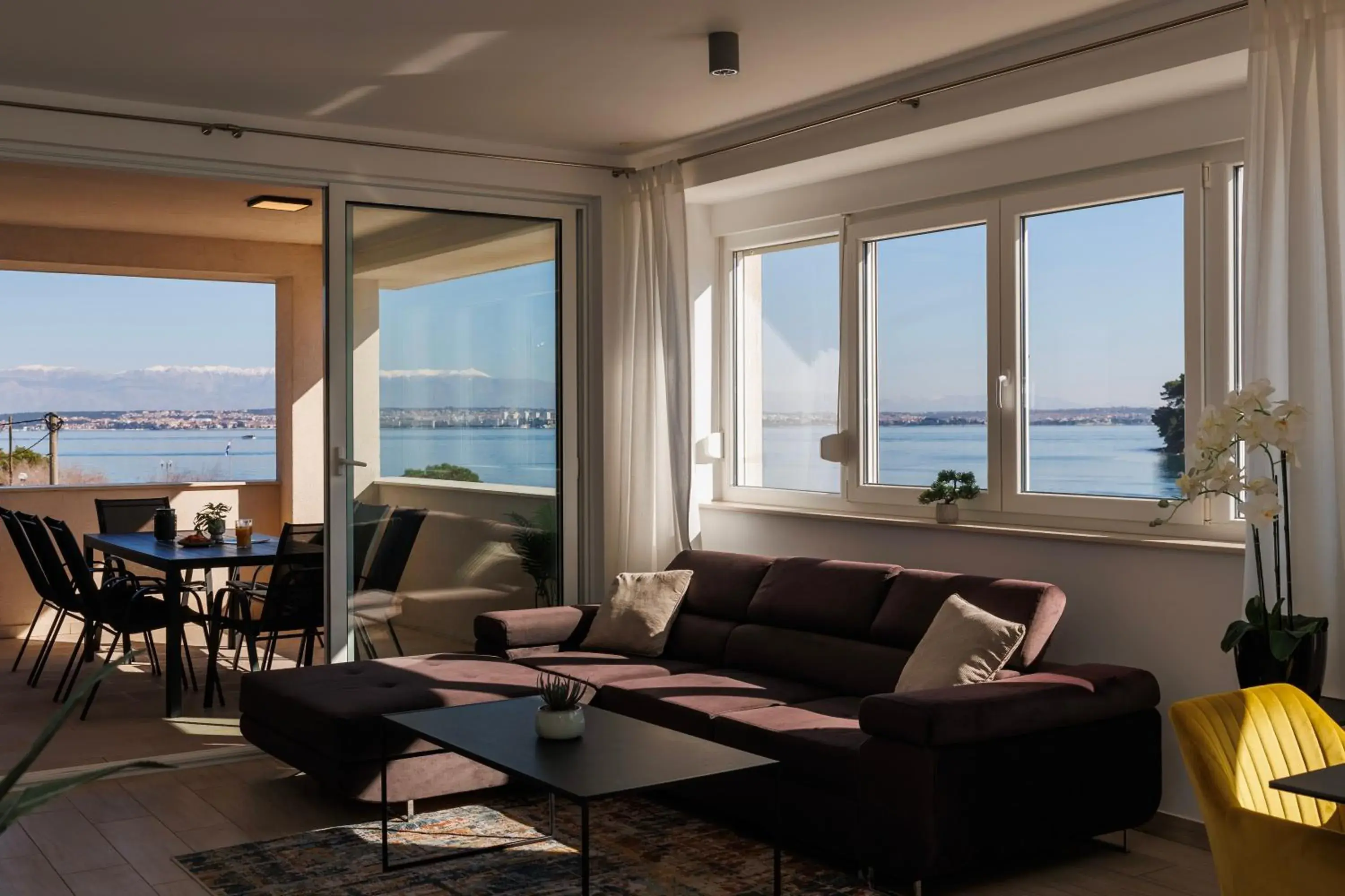 Deluxe Three-Bedroom Apartment with Sea View in Vile Dalmacija Deluxe Three-Bedroom Apartment with Sea View in Vile Dalmacija