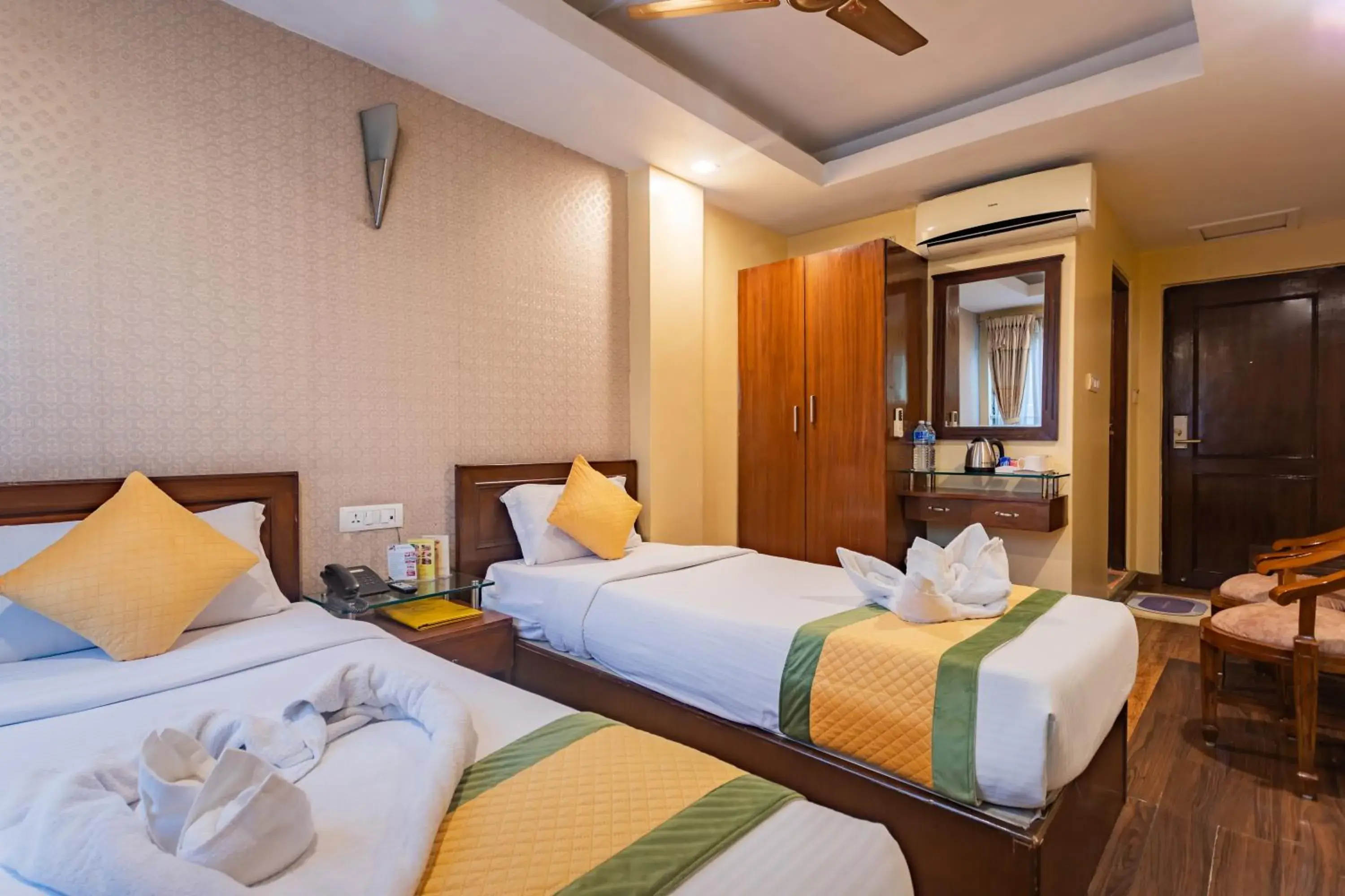 Deluxe Double Room - single occupancy in Yellow Pagoda Hotel Deluxe Double Room - single occupancy in Yellow Pagoda Hotel