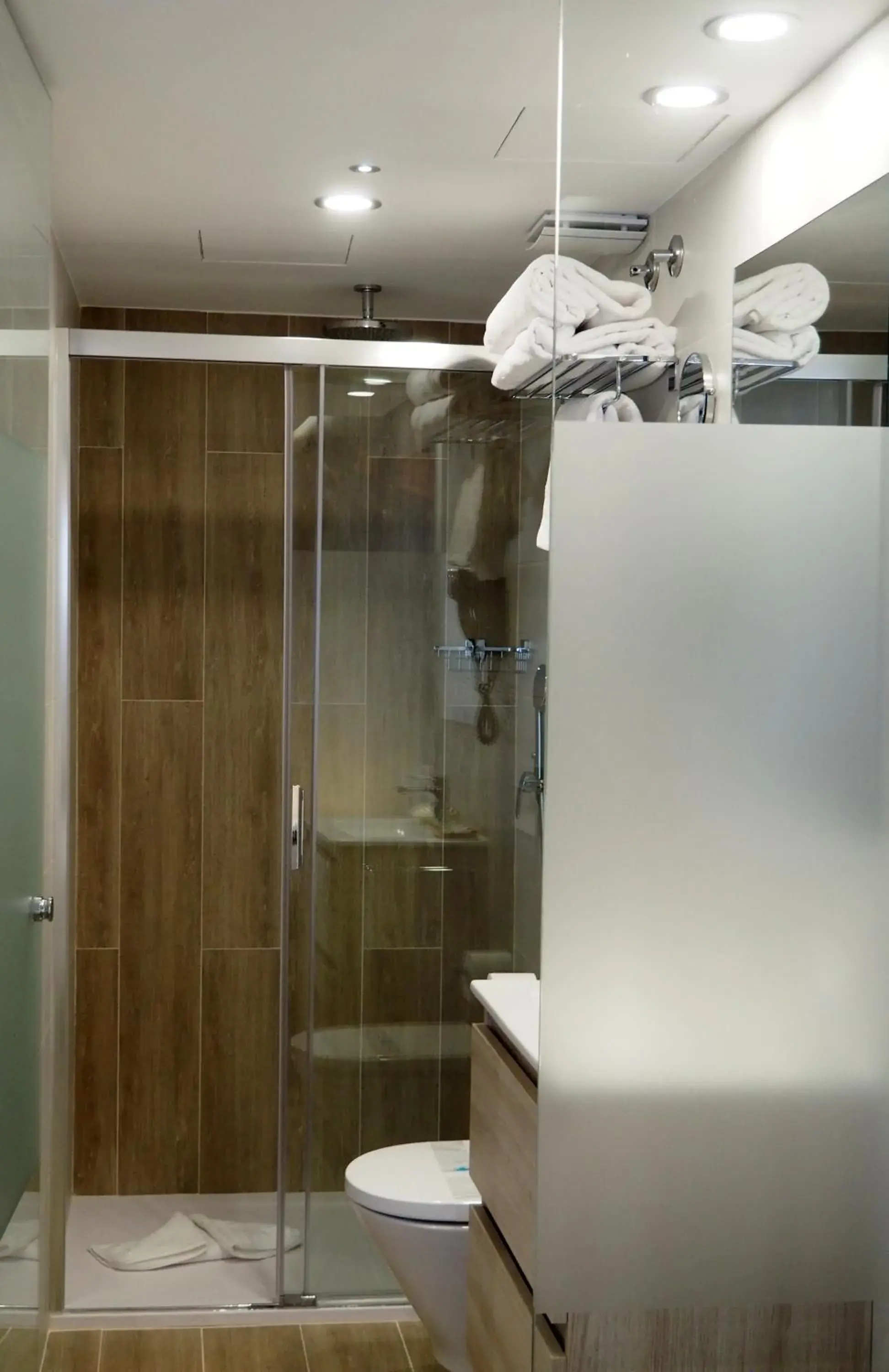 Triple Room with Private Bathroom in Hostal Don Suero de Quiñones Triple Room with Private Bathroom in Hostal Don Suero de Quiñones