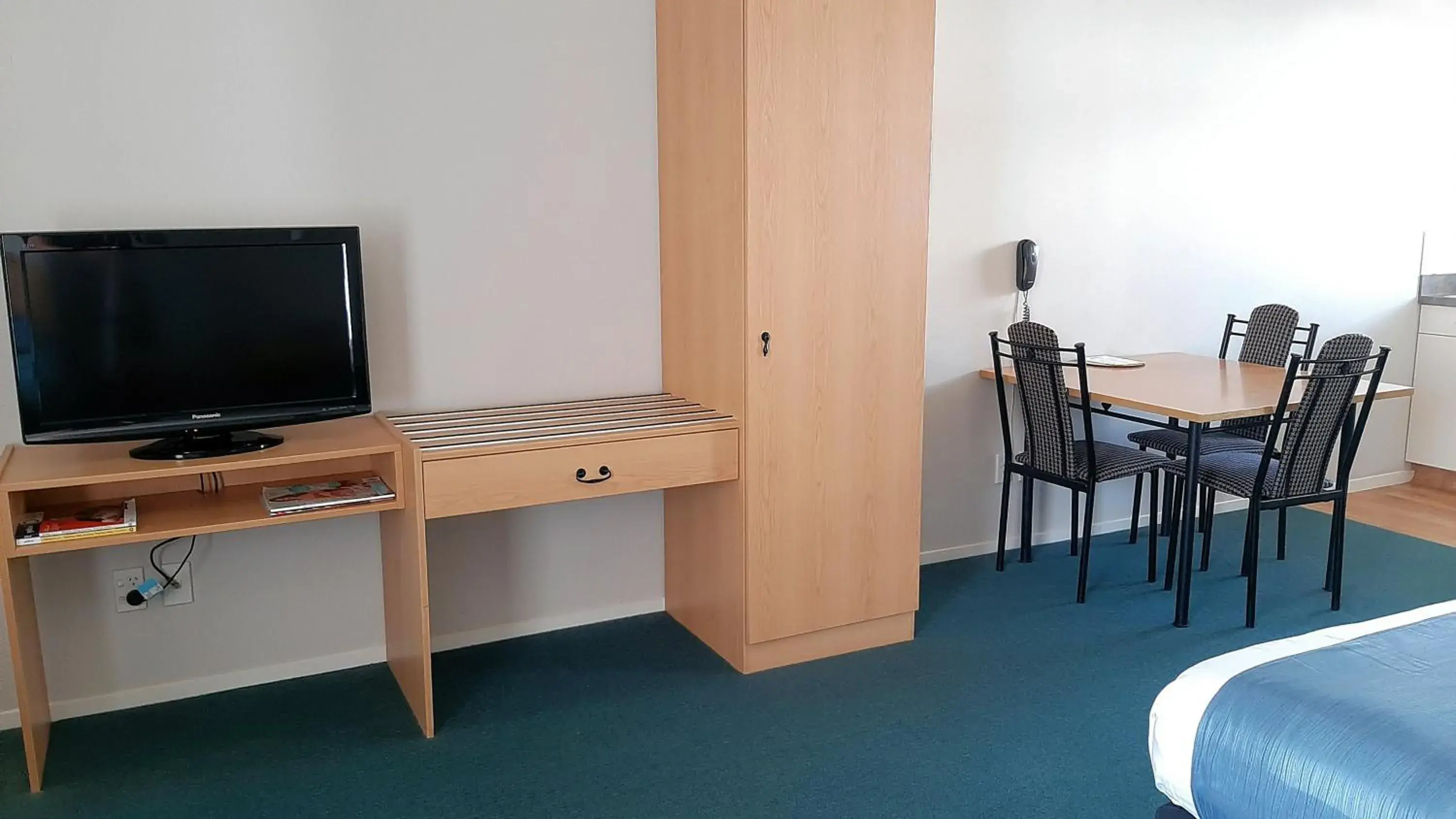 Twin Studio in Central Motor Lodge Twin Studio in Central Motor Lodge