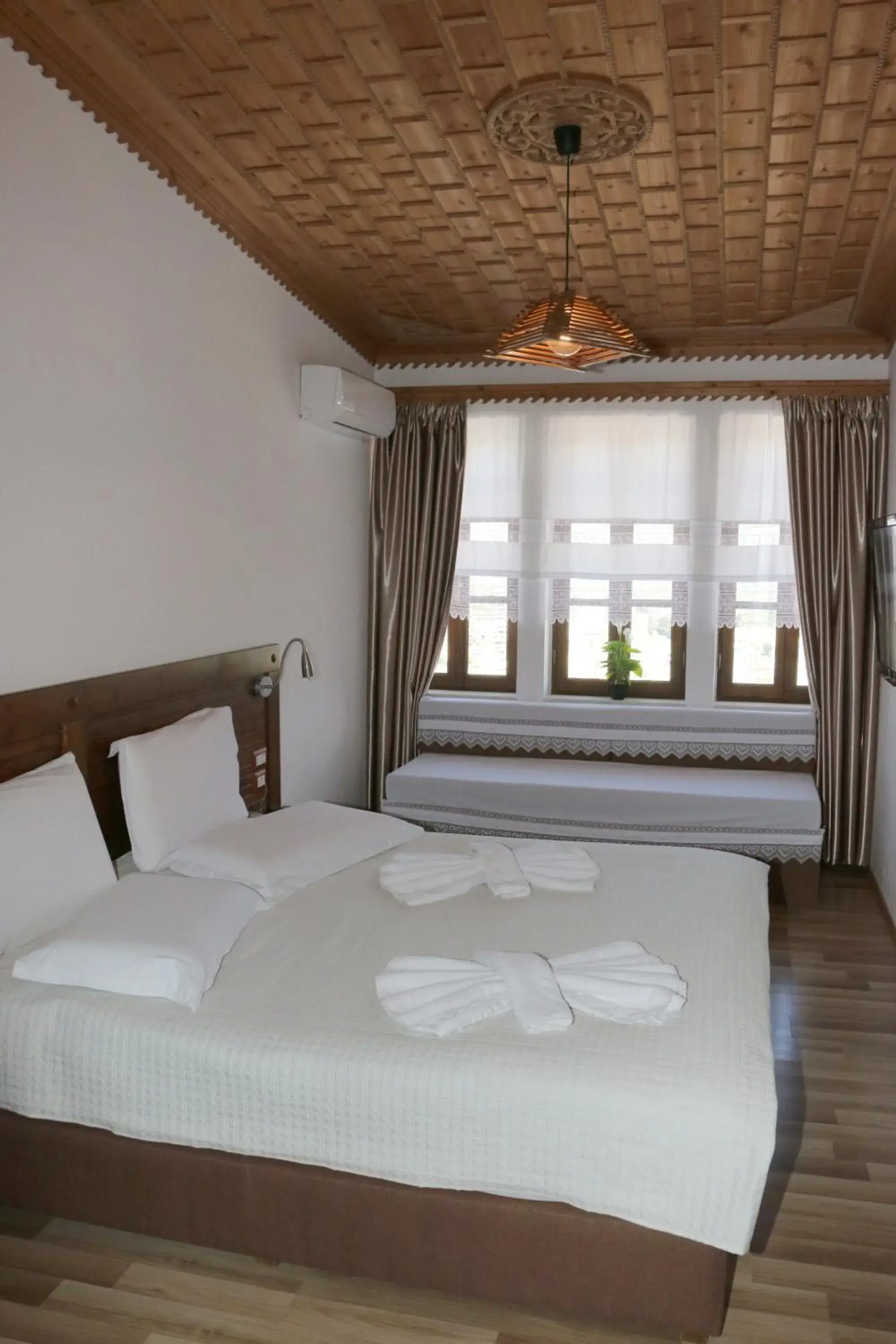 Double or Twin Room with Extra Bed in Hotel Kodra Double or Twin Room with Extra Bed in Hotel Kodra