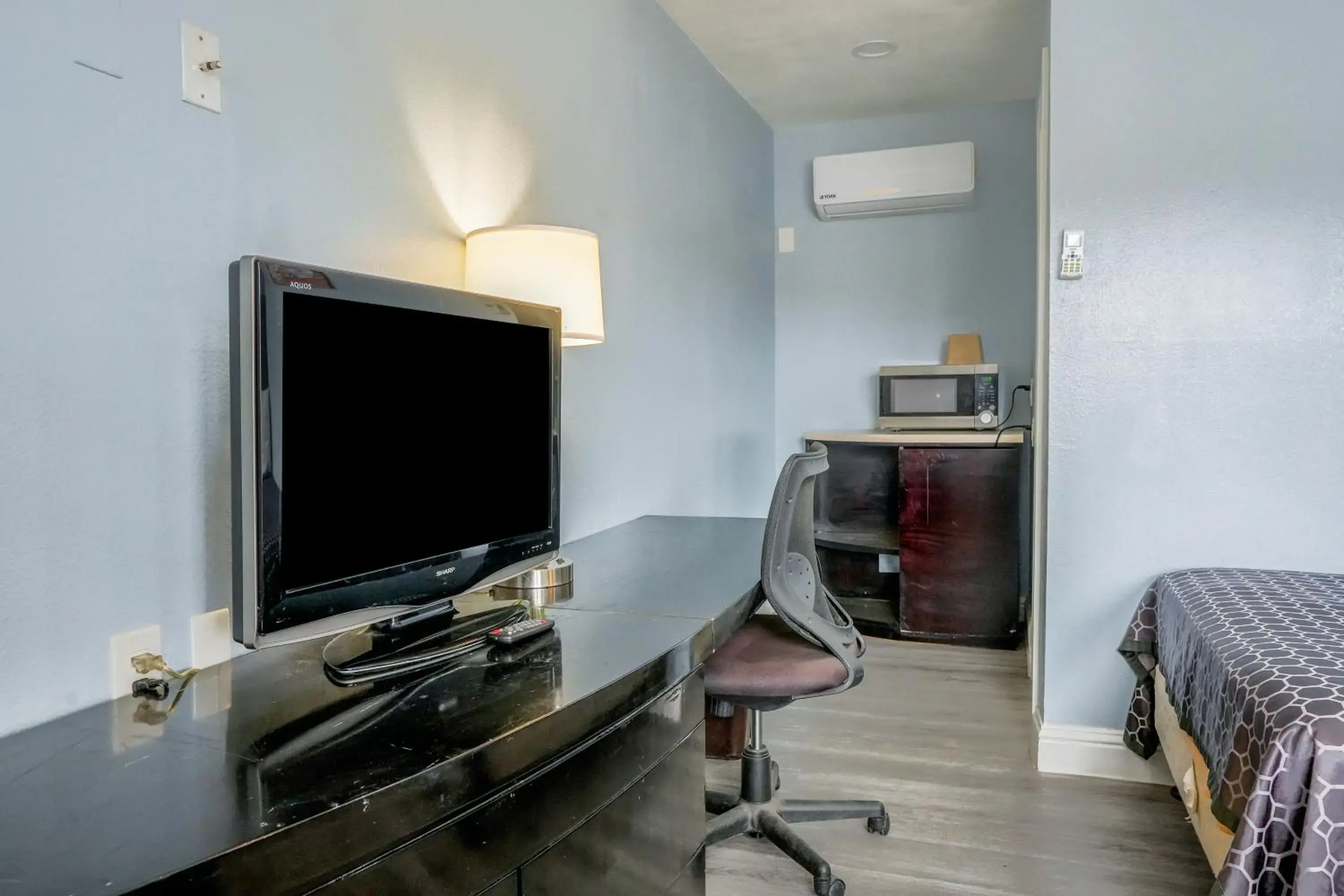 2 Full Beds Accessible Non - Smoking in Economy Inn Buttonwillow Bakersfield I-5 2 Full Beds Accessible Non - Smoking in Economy Inn Buttonwillow Bakersfield I-5