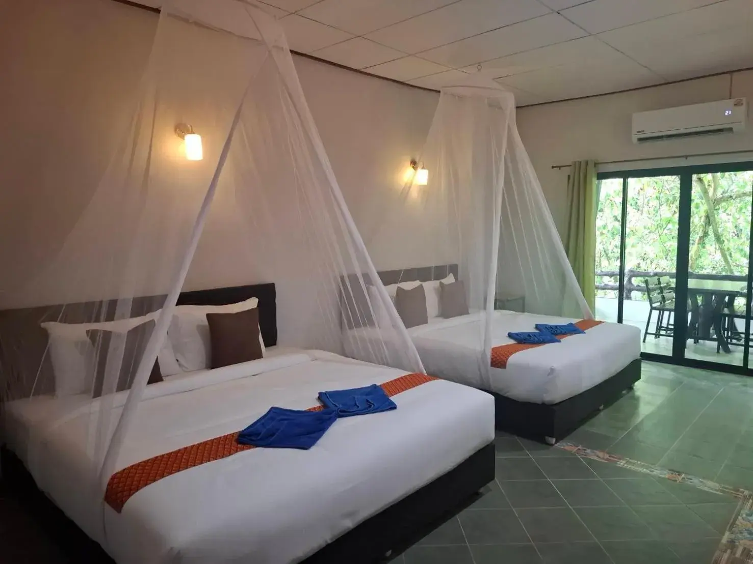 Economy Quadruple Room with Shared Bathroom in Tree Tops River Huts Economy Quadruple Room with Shared Bathroom in Tree Tops River Huts