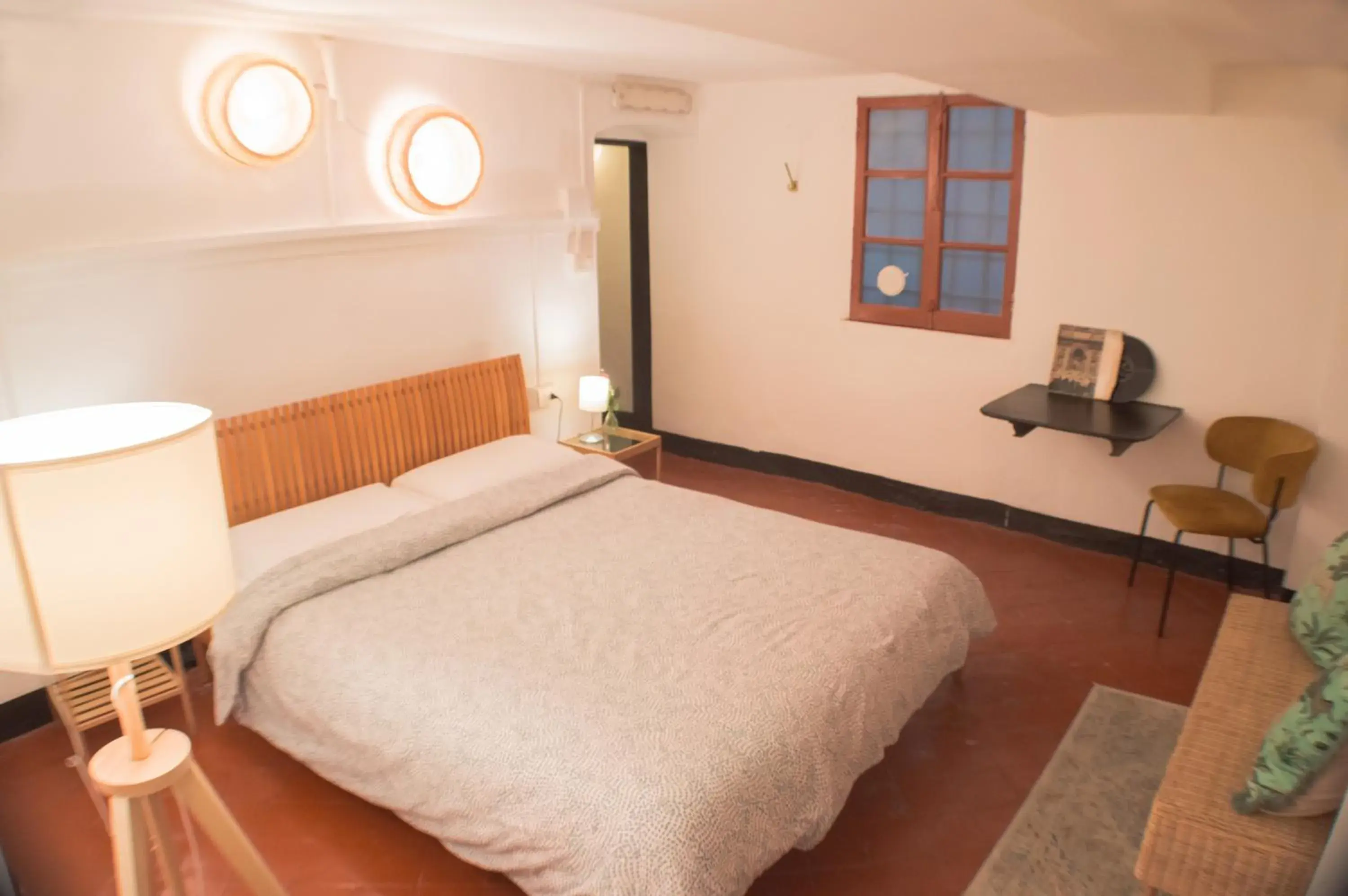 Double Room with External Shared Bathroom in OStellin Genova Hostel Double Room with External Shared Bathroom in OStellin Genova Hostel