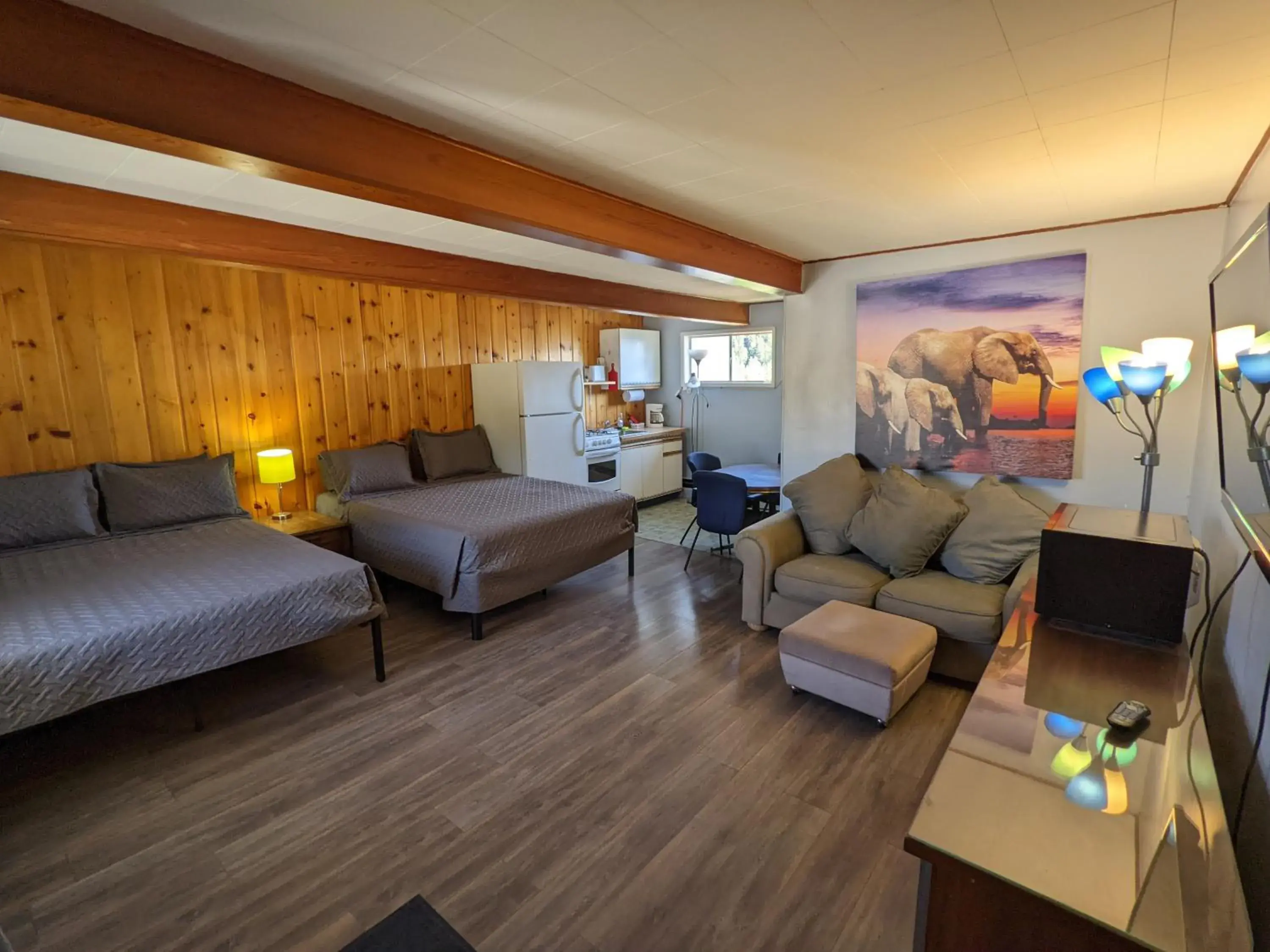 Apartment in Deerview Lodge & Cabins - Princeton BC Apartment in Deerview Lodge & Cabins - Princeton BC