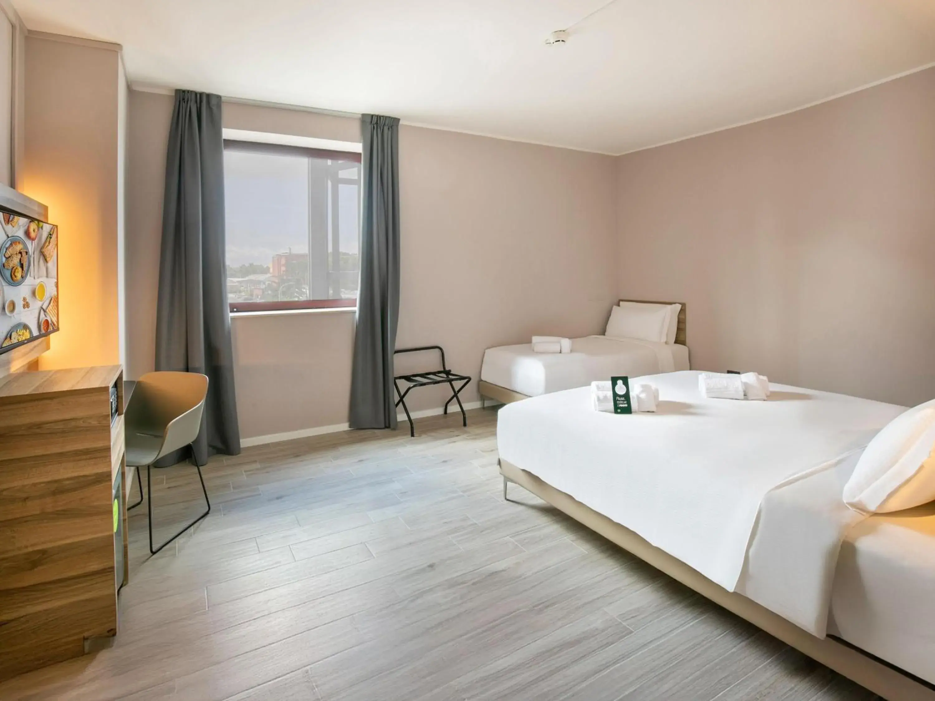 Triple Room - Disability Access in B&B HOTEL Latina Triple Room - Disability Access in B&B HOTEL Latina