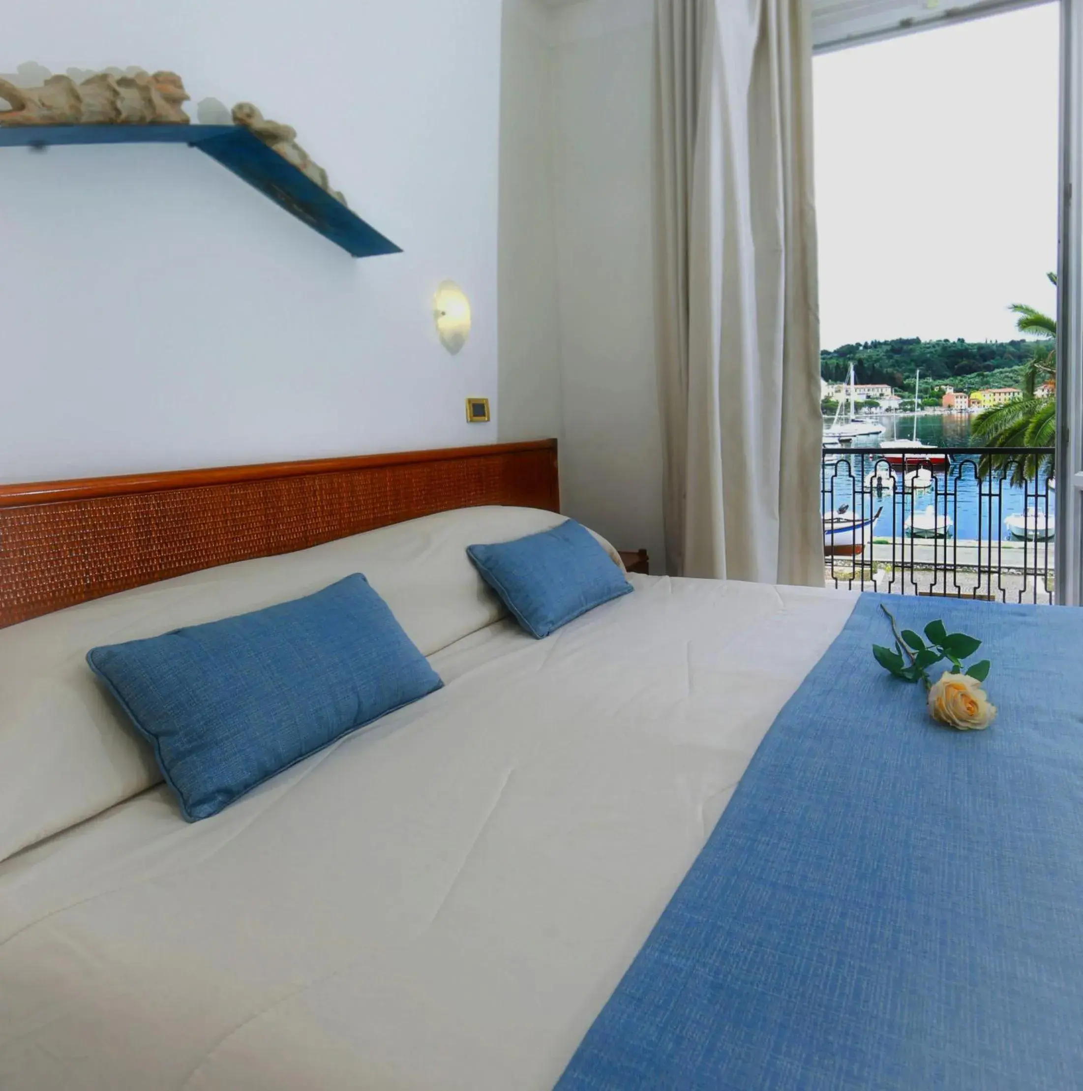 Double Room with Sea View in Hotel Della Baia Double Room with Sea View in Hotel Della Baia