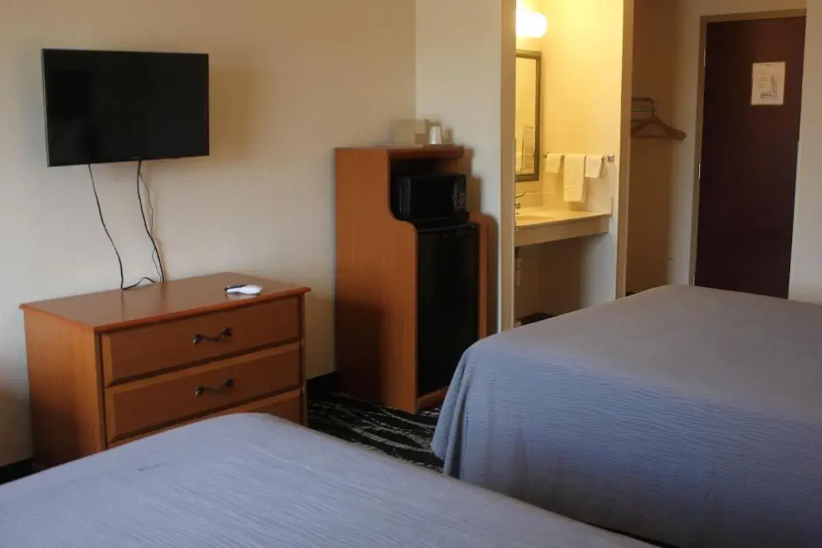 Deluxe Queen Suite in Heritage Inn and Suites Deluxe Queen Suite in Heritage Inn and Suites