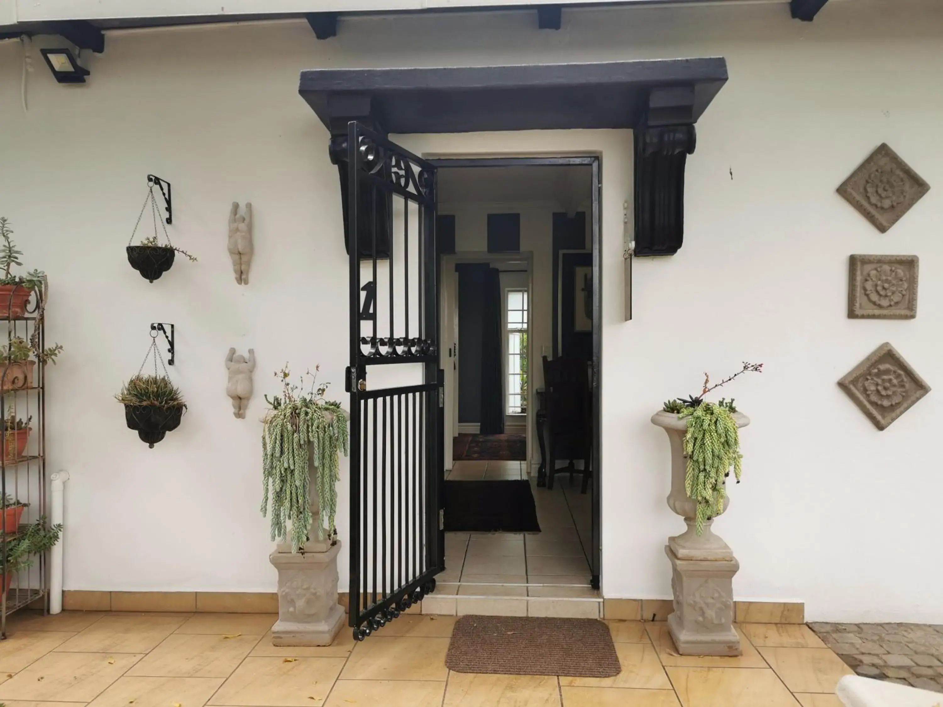 Executive Suite in At 98 on Lynburn Guest House Executive Suite in At 98 on Lynburn Guest House