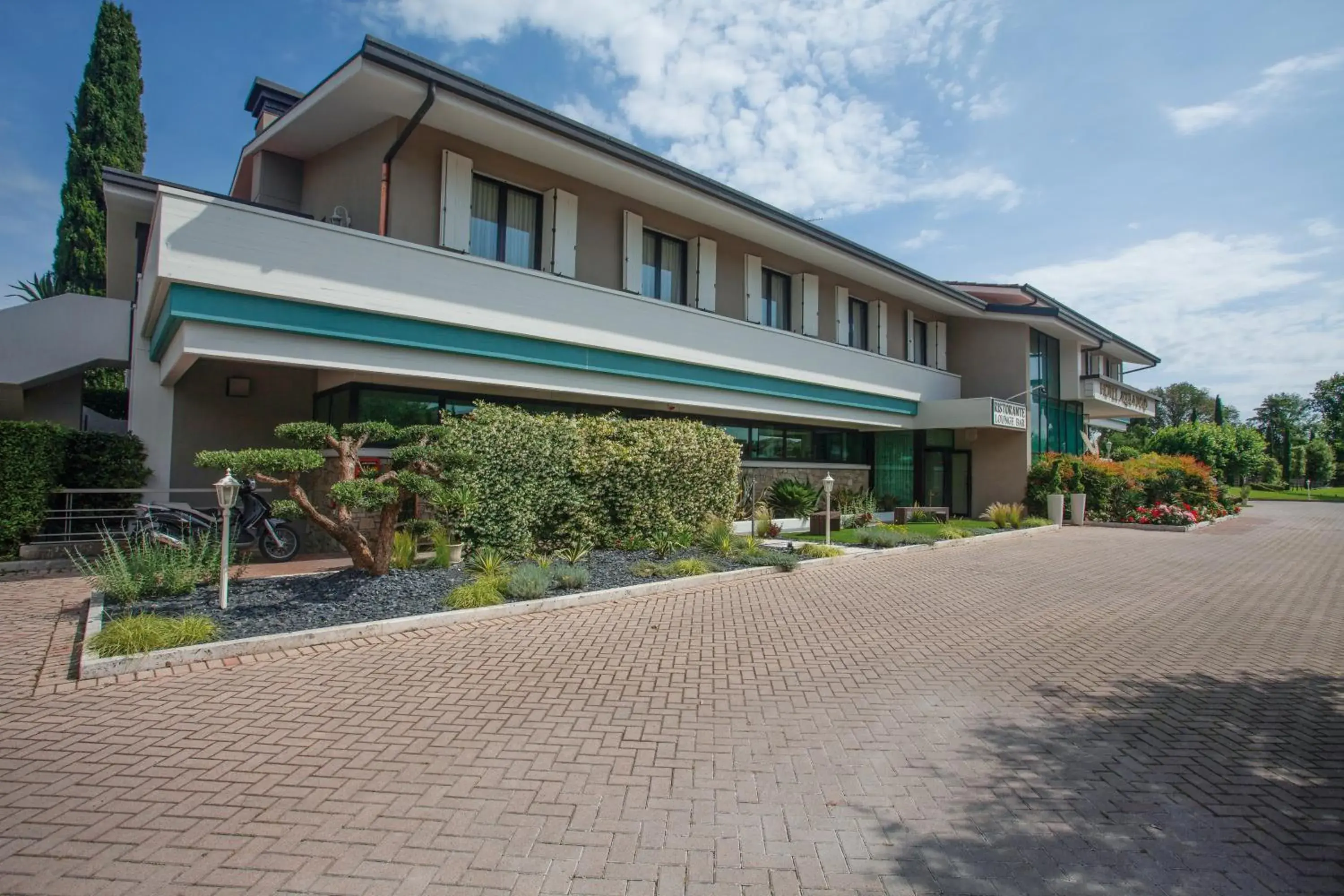 Standard Double Room with Terrace in Hotel Aquila D'Oro Desenzano Standard Double Room with Terrace in Hotel Aquila D'Oro Desenzano