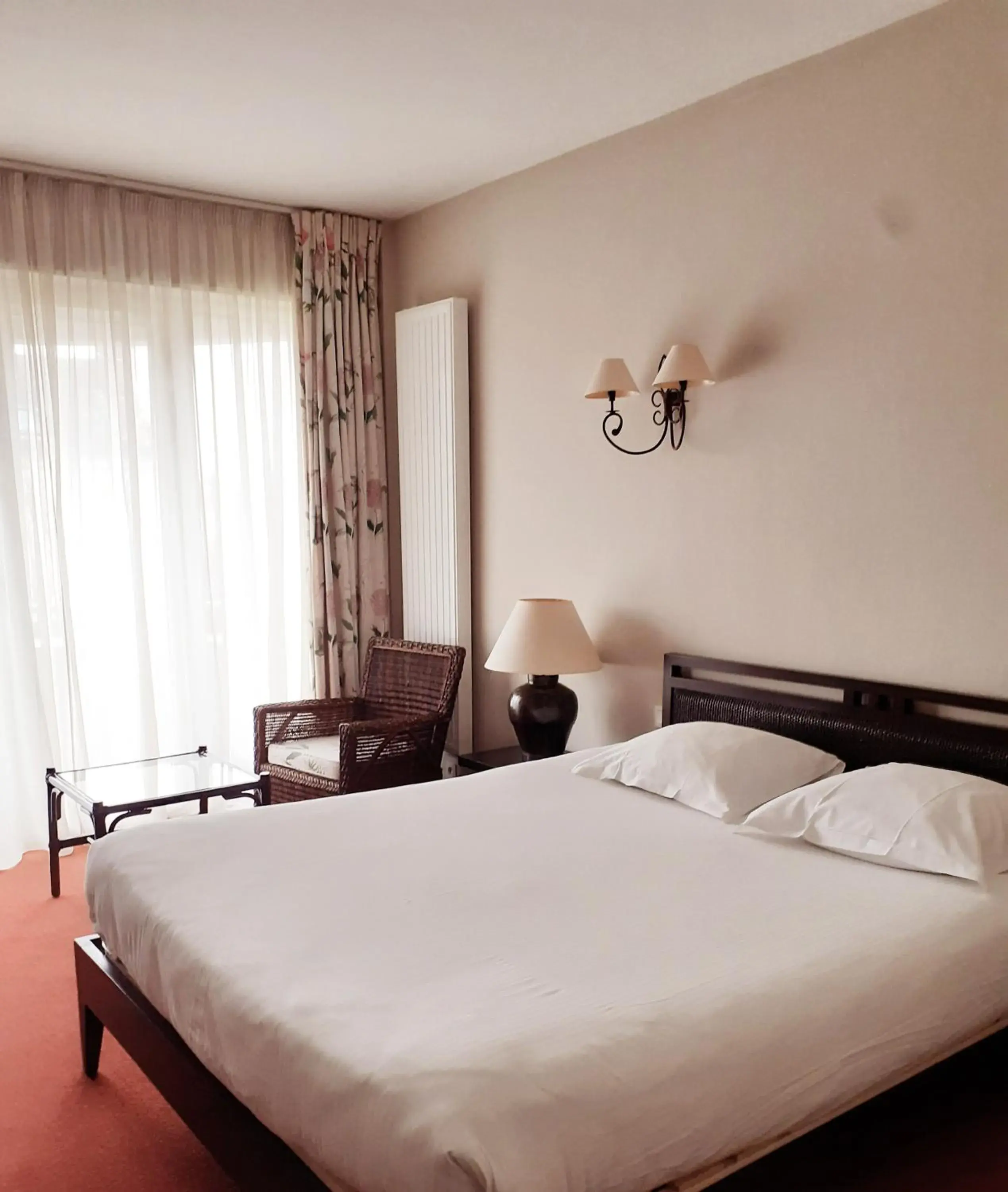 Double or Twin Room with City View in Grand Hôtel de Solesmes - Teritoria Double or Twin Room with City View in Grand Hôtel de Solesmes - Teritoria