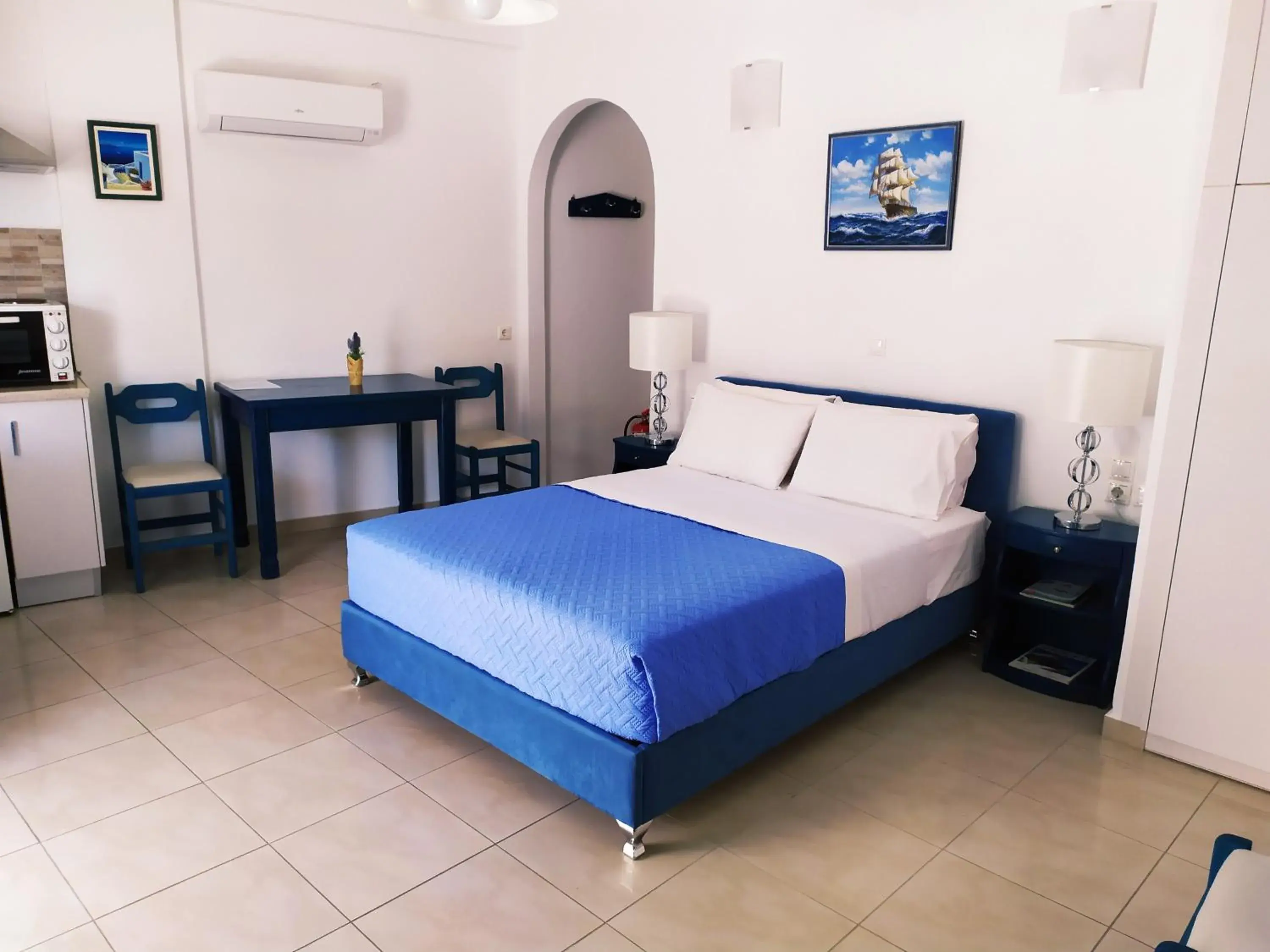 One-Bedroom Deluxe Apartment in Phoenix One-Bedroom Deluxe Apartment in Phoenix