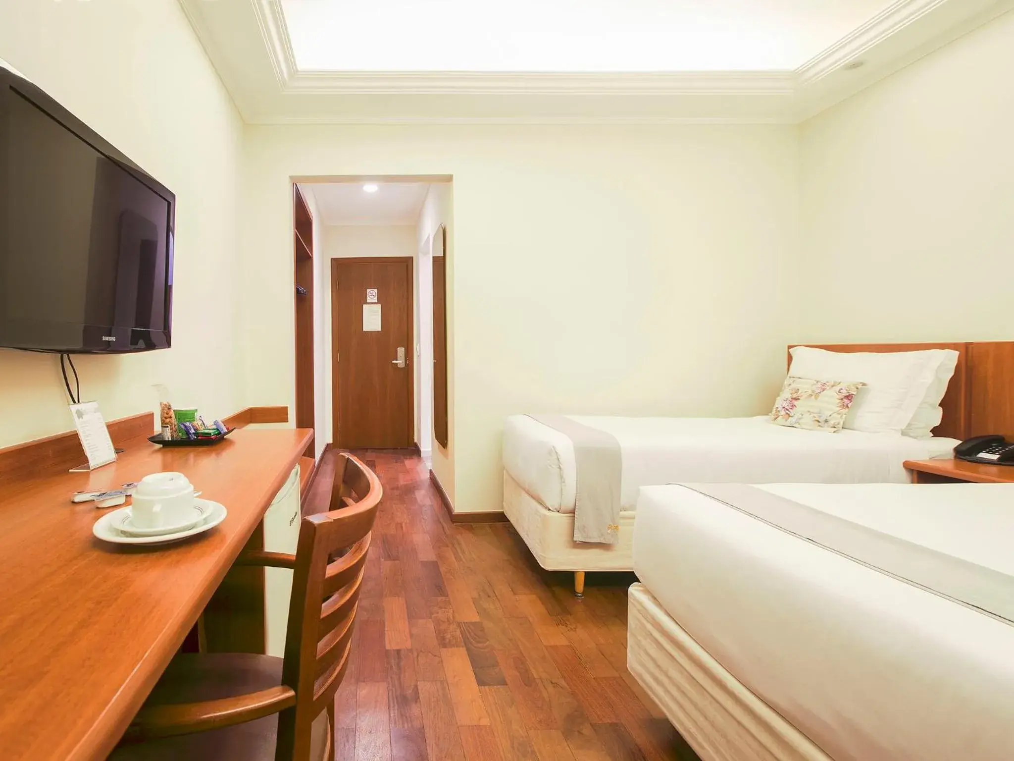 Standard Room With Three Single Beds - single occupancy in Vinhedo Plaza Hotel Standard Room With Three Single Beds - single occupancy in Vinhedo Plaza Hotel