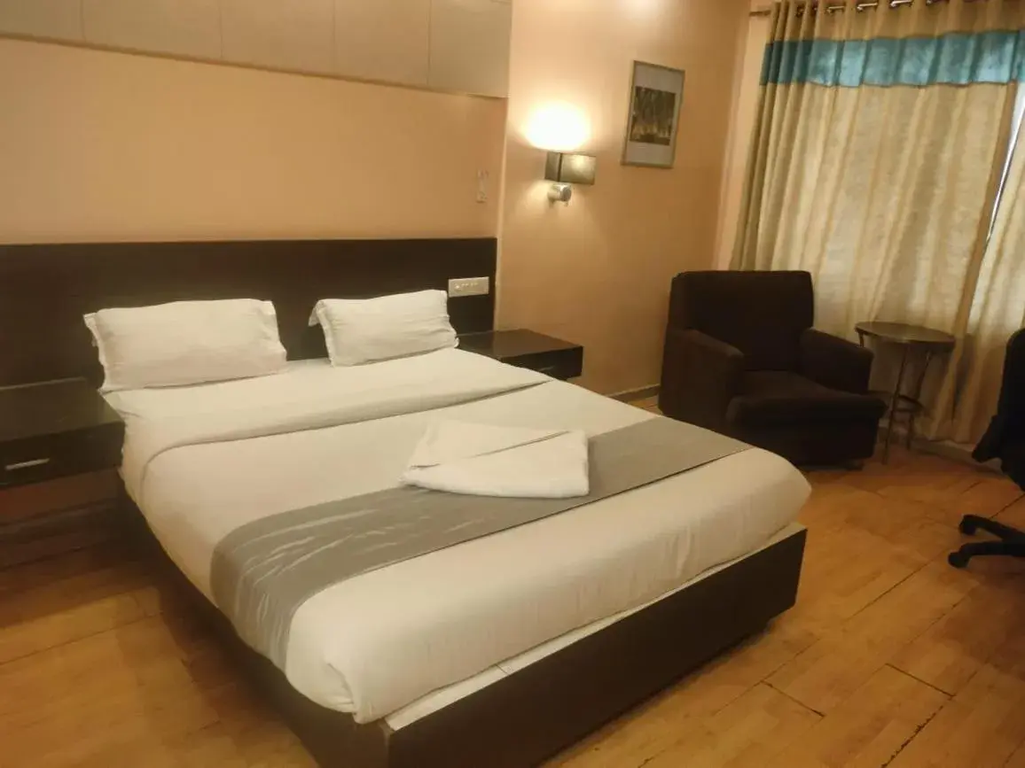 Deluxe Double Room - single occupancy in Hotel Saiprakash Deluxe Double Room - single occupancy in Hotel Saiprakash