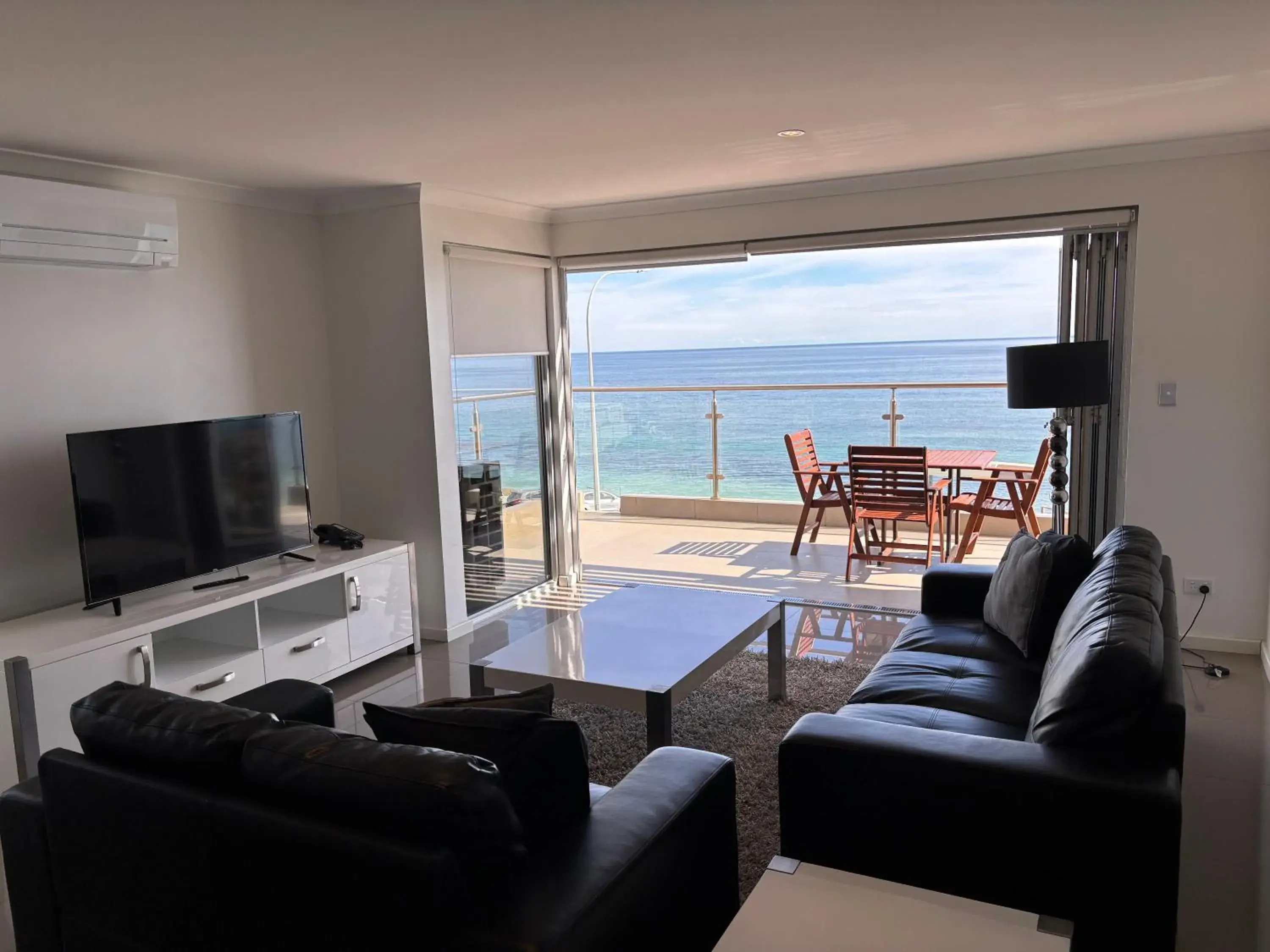 Three-Bedroom Apartment with Balcony or Courtyard in Bunbury Seaview Apartments Three-Bedroom Apartment with Balcony or Courtyard in Bunbury Seaview Apartments