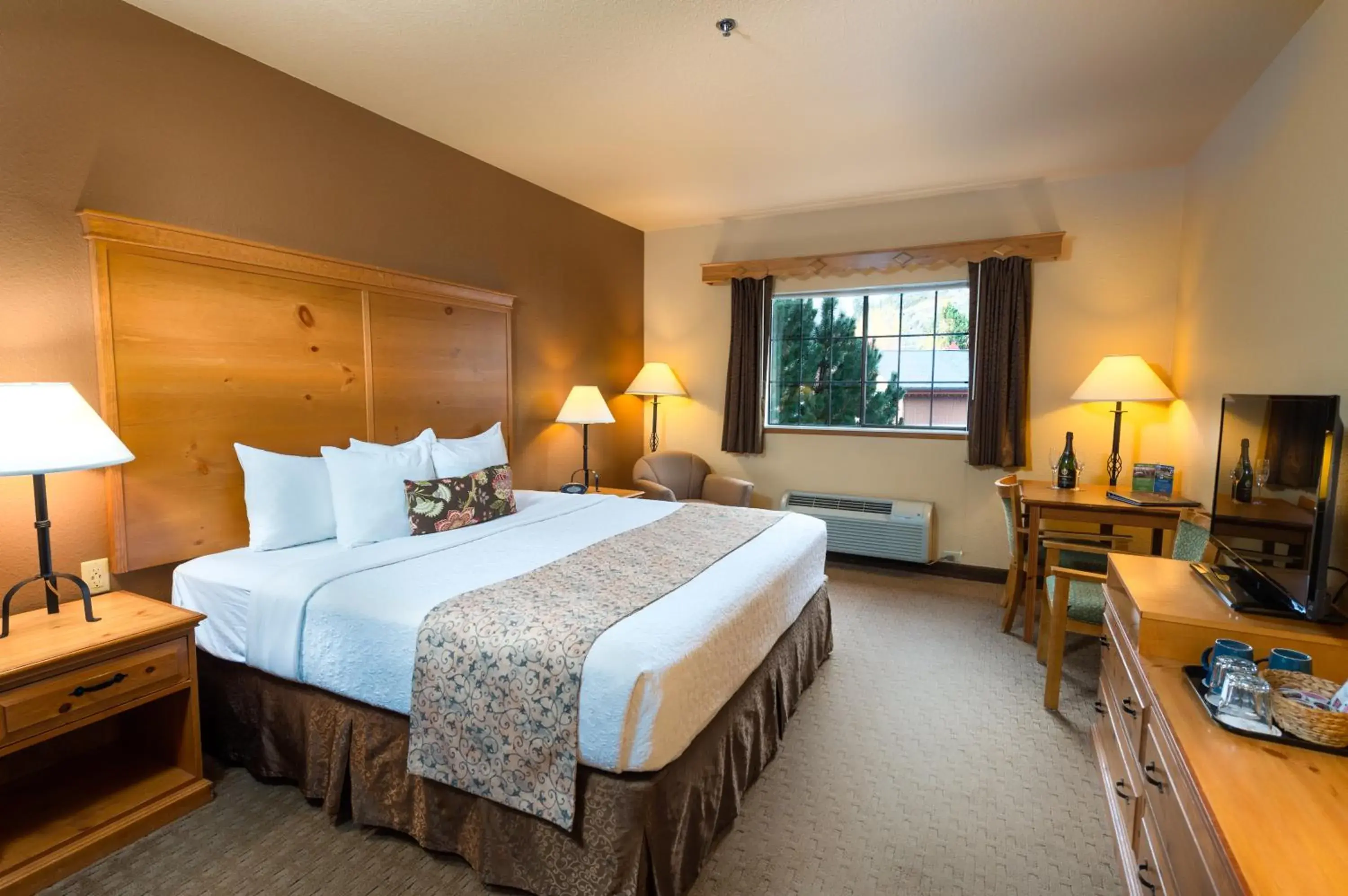 King Room in Icicle Village Resort King Room in Icicle Village Resort