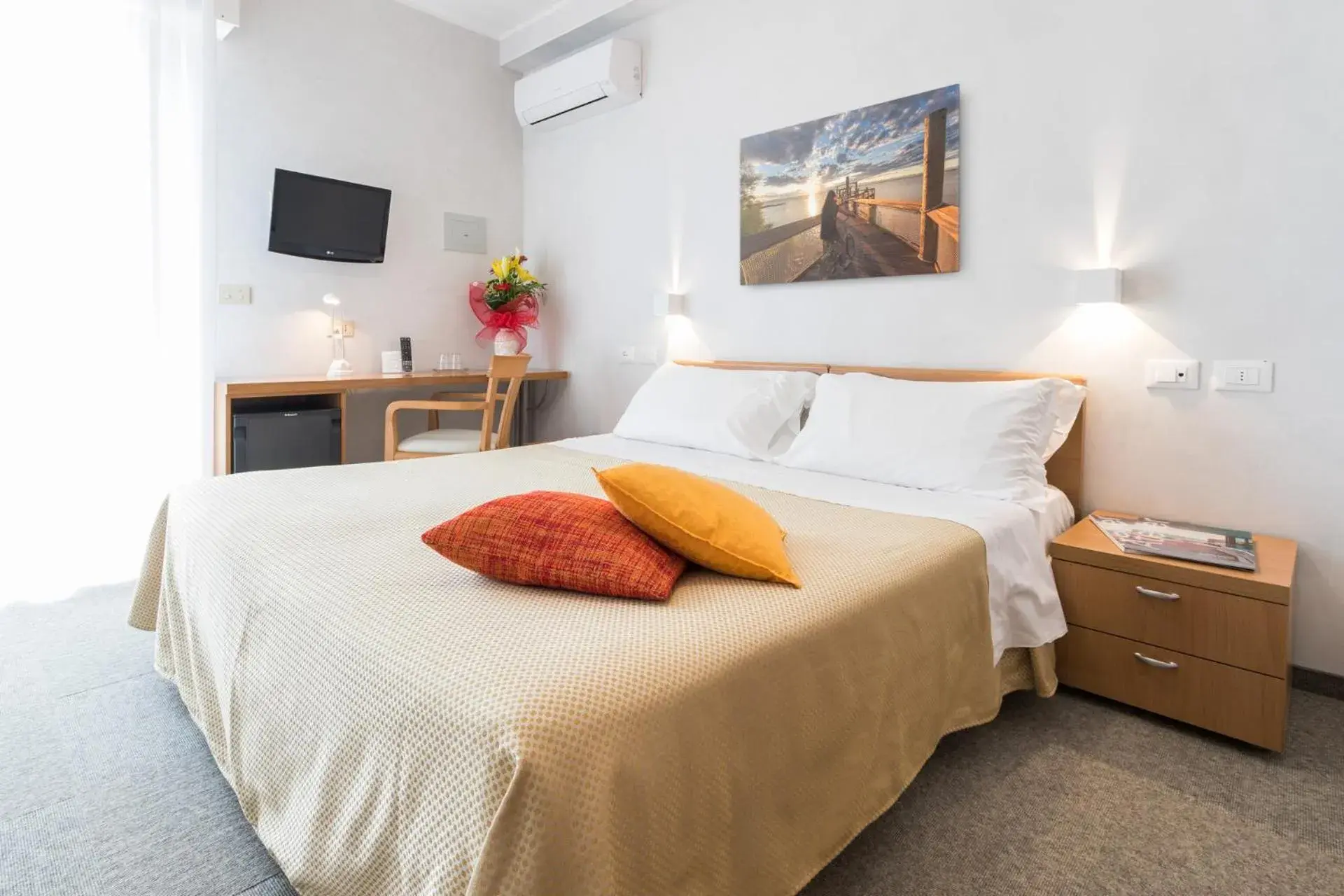 Small Double or Twin Room in Hotel Al Cigno Small Double or Twin Room in Hotel Al Cigno