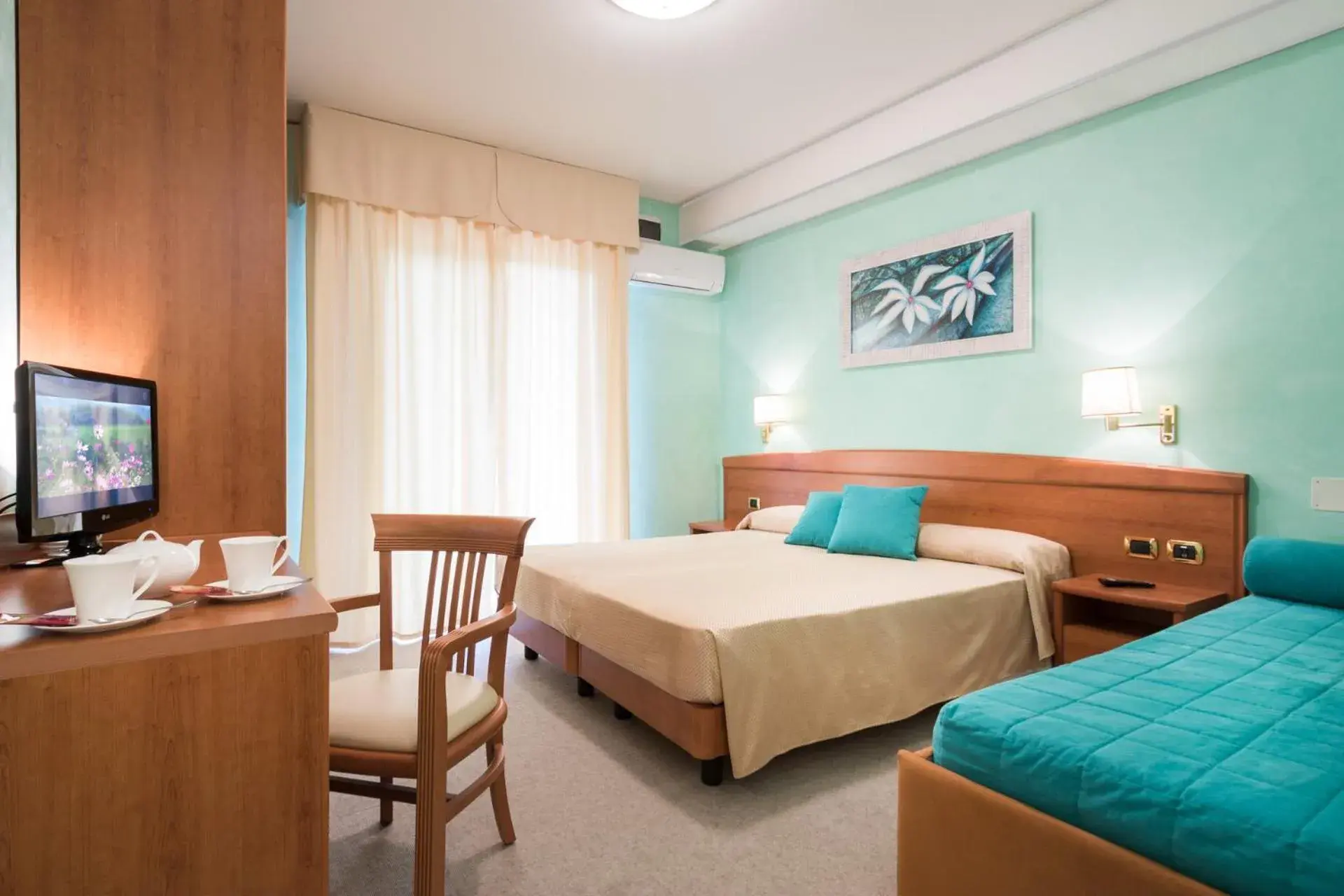 Superior Double Room with Extra Bed in Hotel Al Cigno Superior Double Room with Extra Bed in Hotel Al Cigno