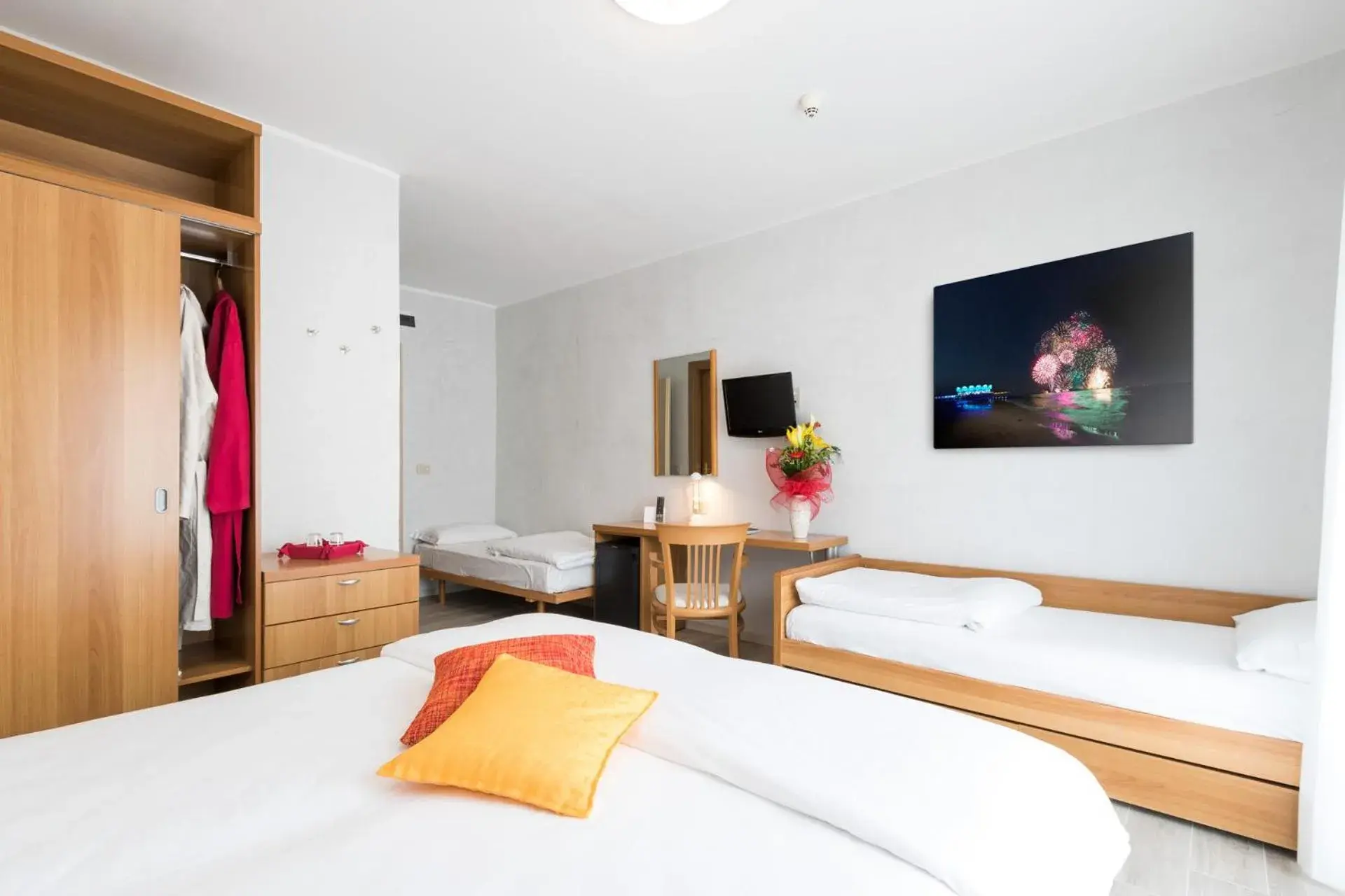 Economy Quadruple Room in Hotel Al Cigno Economy Quadruple Room in Hotel Al Cigno