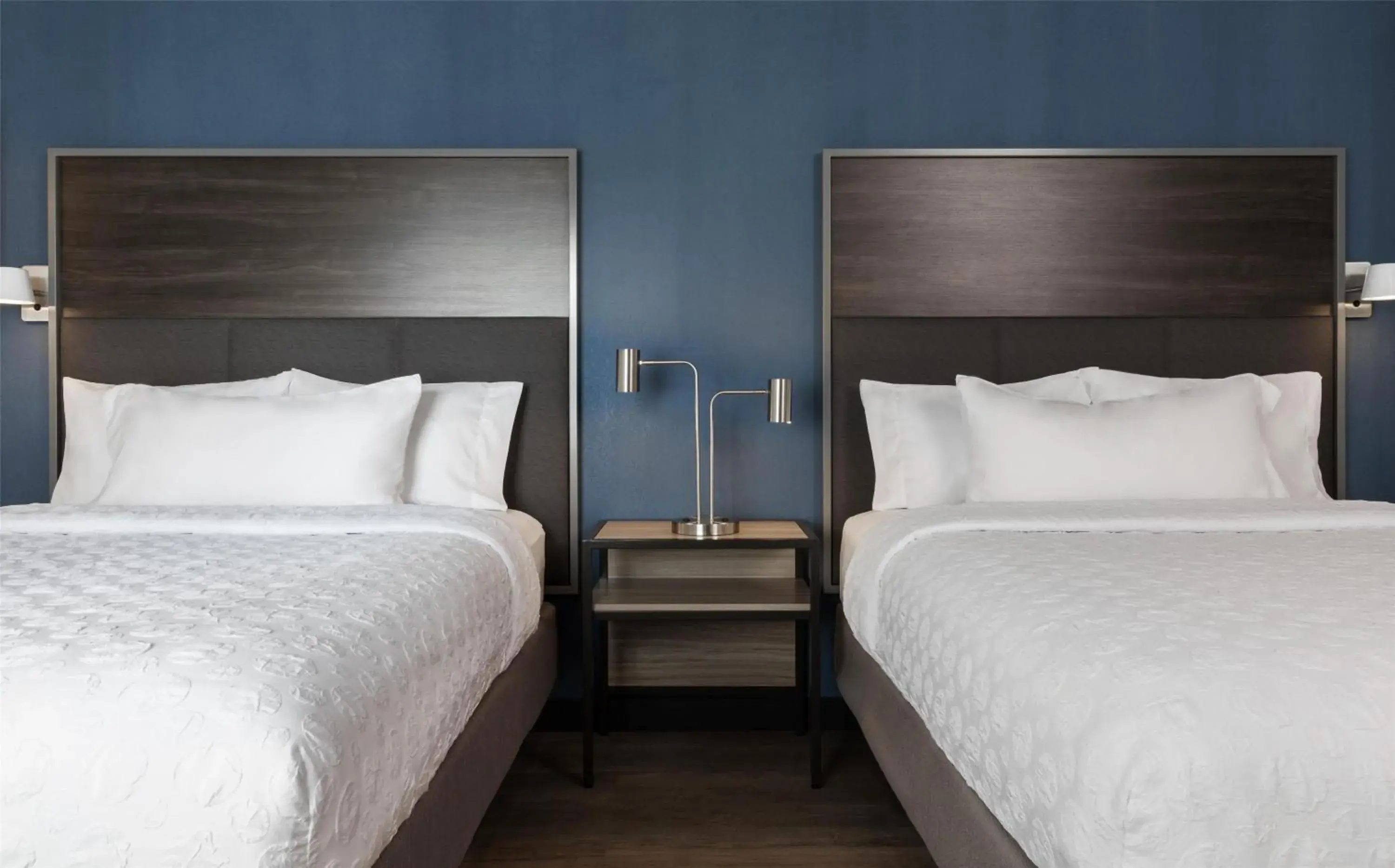 Queen Room with Two Queen Beds and Walk-In Shower in Tru By Hilton Montréal centre-ville Queen Room with Two Queen Beds and Walk-In Shower in Tru By Hilton Montréal centre-ville