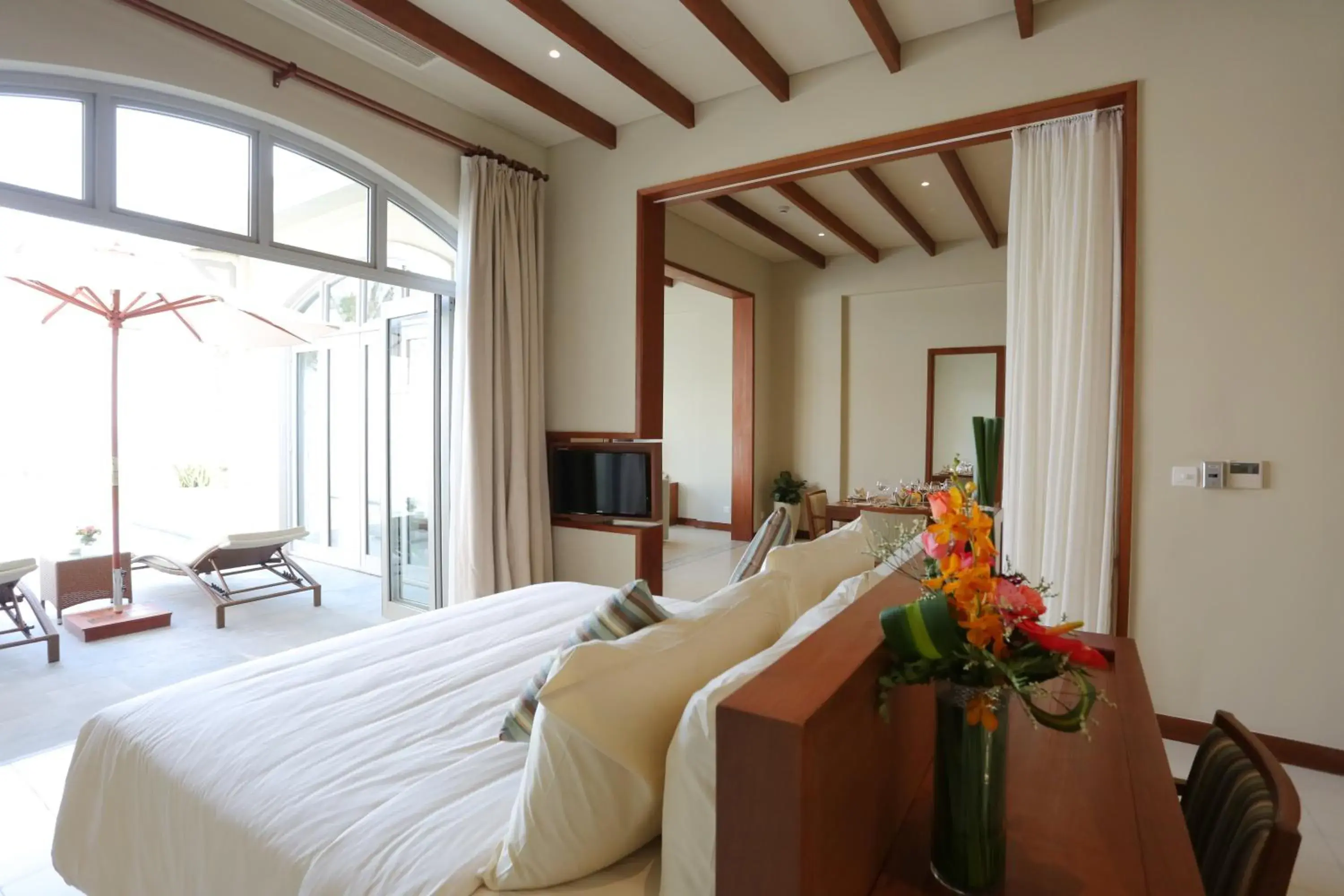 Pool Suite in FLC Luxury Resort Samson Pool Suite in FLC Luxury Resort Samson