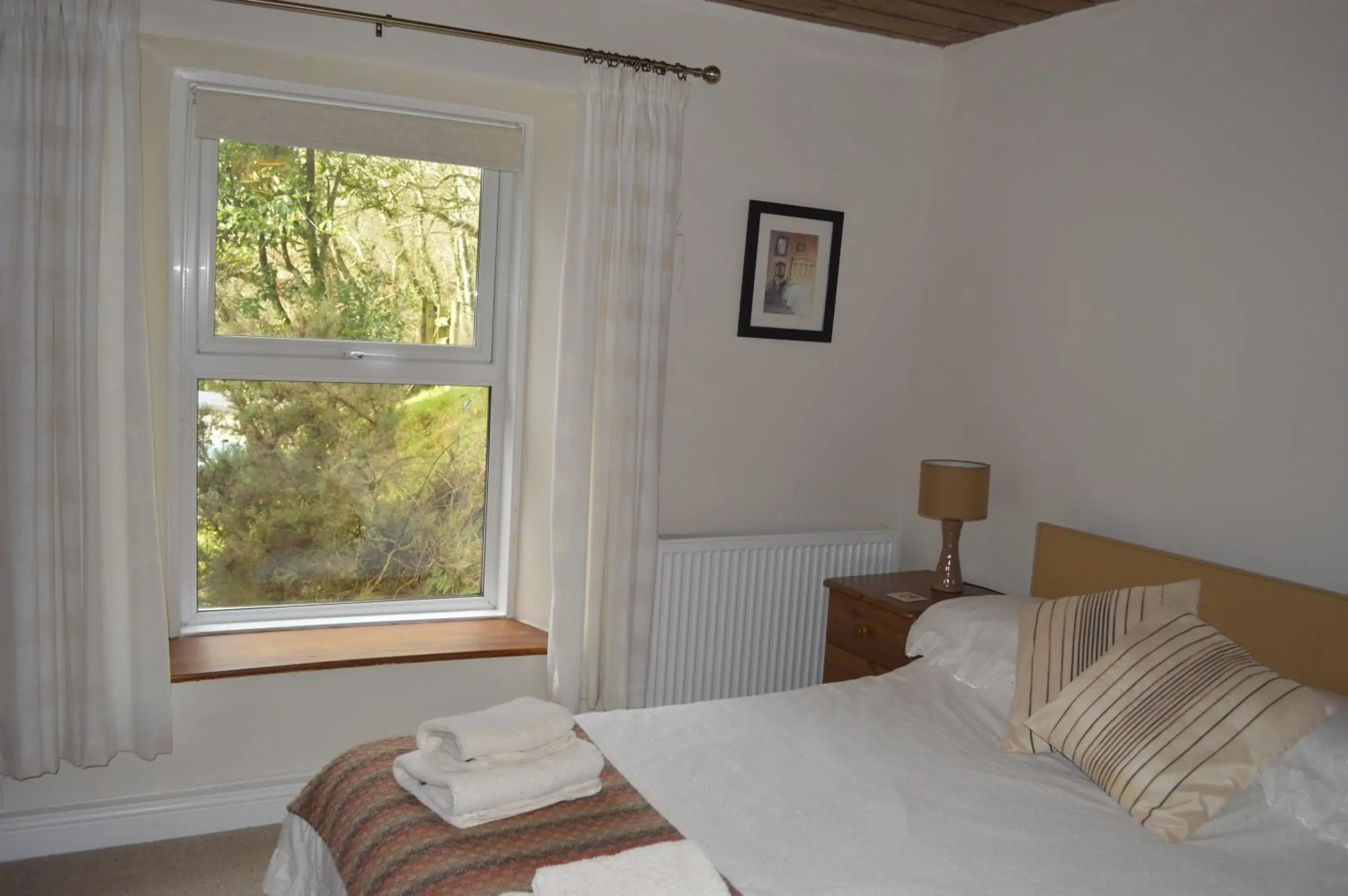 Double Room with Private Bathroom in Troedyrhiw Bed & Breakfast Double Room with Private Bathroom in Troedyrhiw Bed & Breakfast