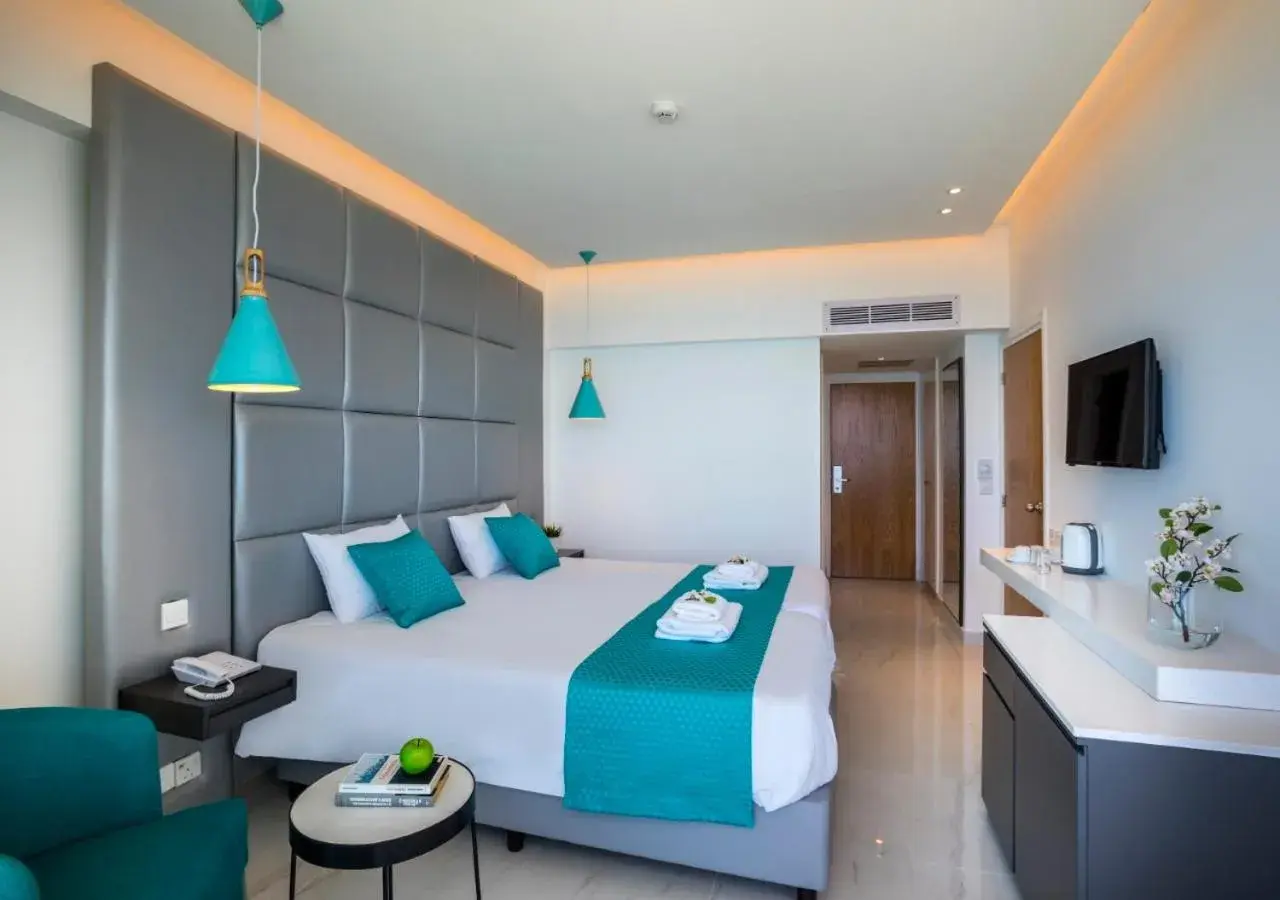 Standard Double or Twin Room with Land View in Silver Sands Beach Hotel Standard Double or Twin Room with Land View in Silver Sands Beach Hotel
