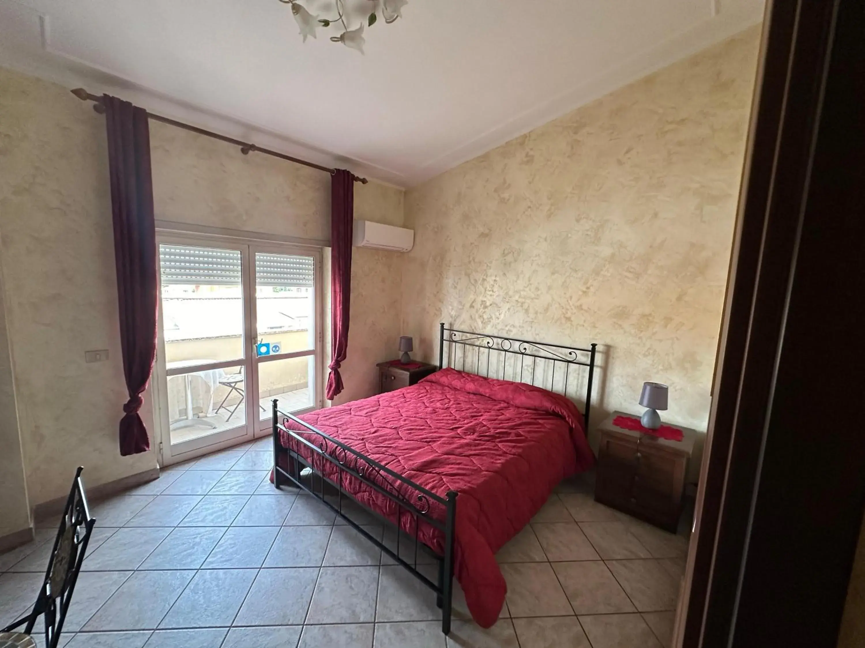 Double Room with Private Bathroom - single occupancy in Bb Smallville Double Room with Private Bathroom - single occupancy in Bb Smallville