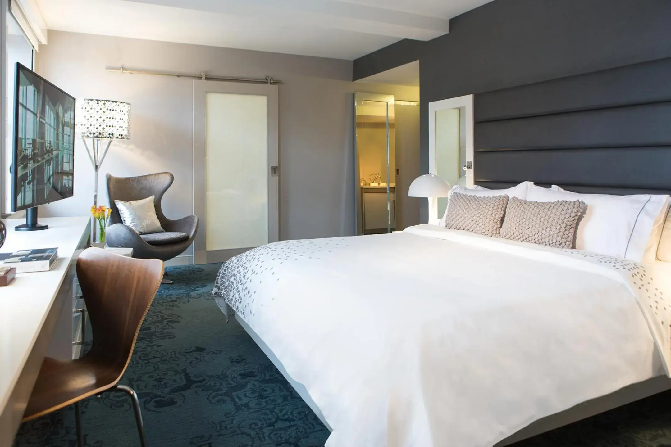 King Room in Renaissance Albany Hotel King Room in Renaissance Albany Hotel