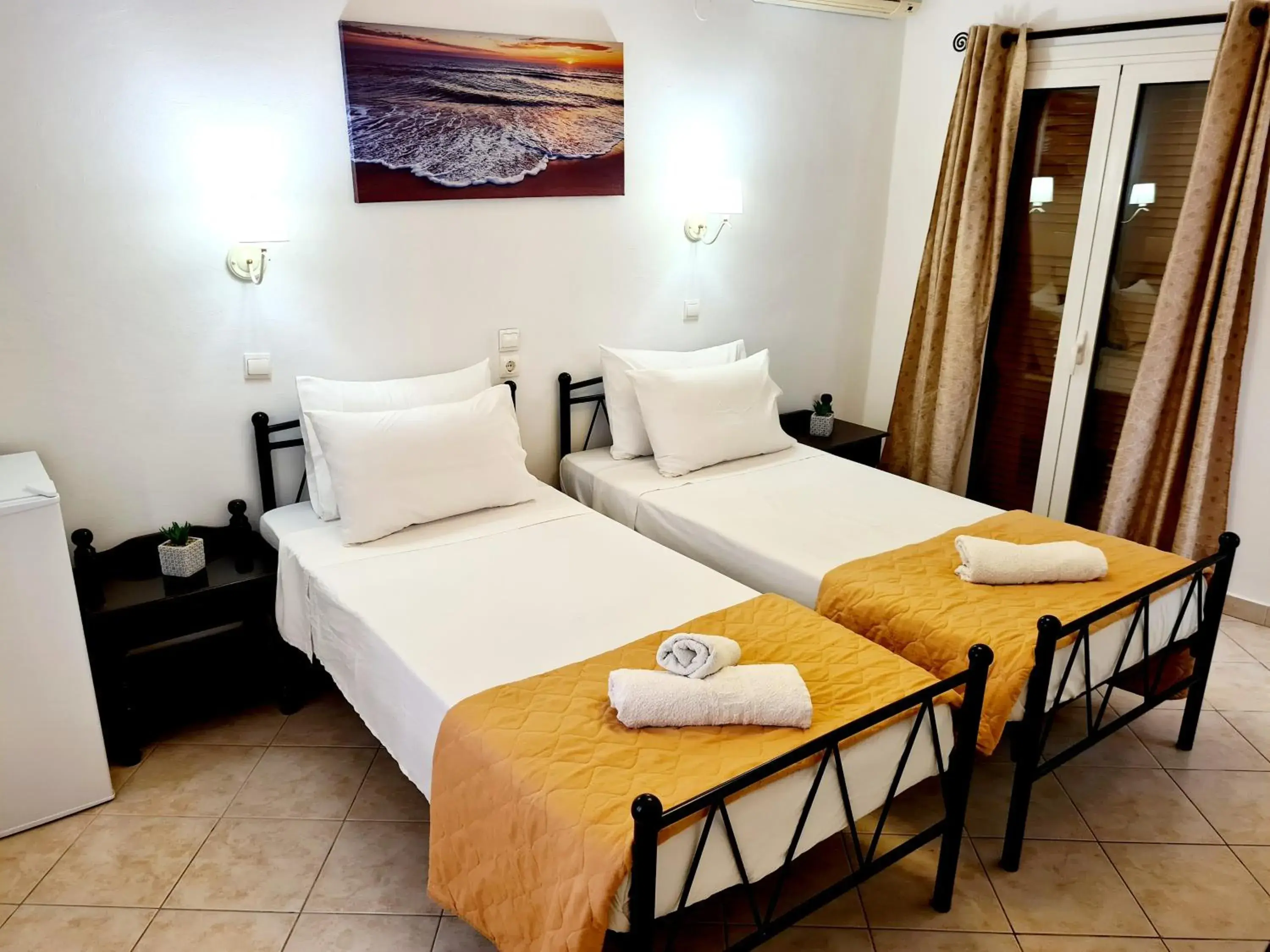 Standard Single Room in Avra Rooms Standard Single Room in Avra Rooms