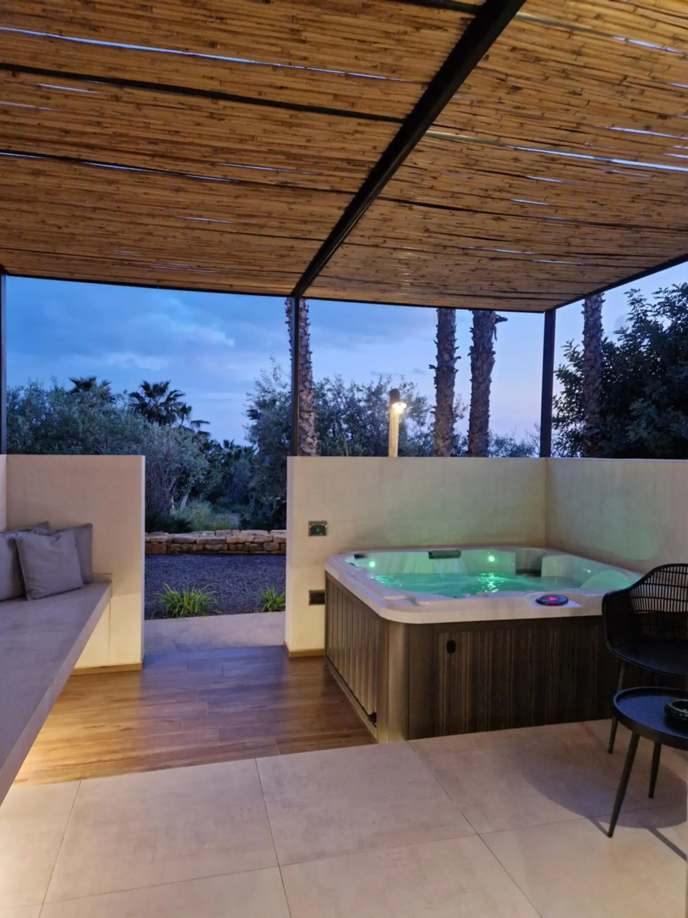 Suite with Hot Tub in Villa Lekythos Suite with Hot Tub in Villa Lekythos