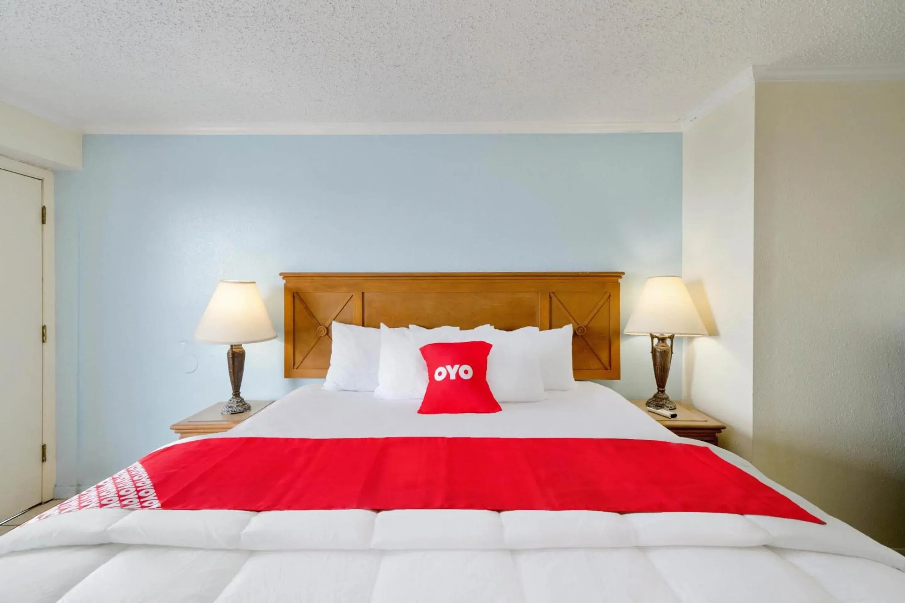 Premium King Bed with Kitchenette in OYO Hotel Rockport- Bay View Premium King Bed with Kitchenette in OYO Hotel Rockport- Bay View