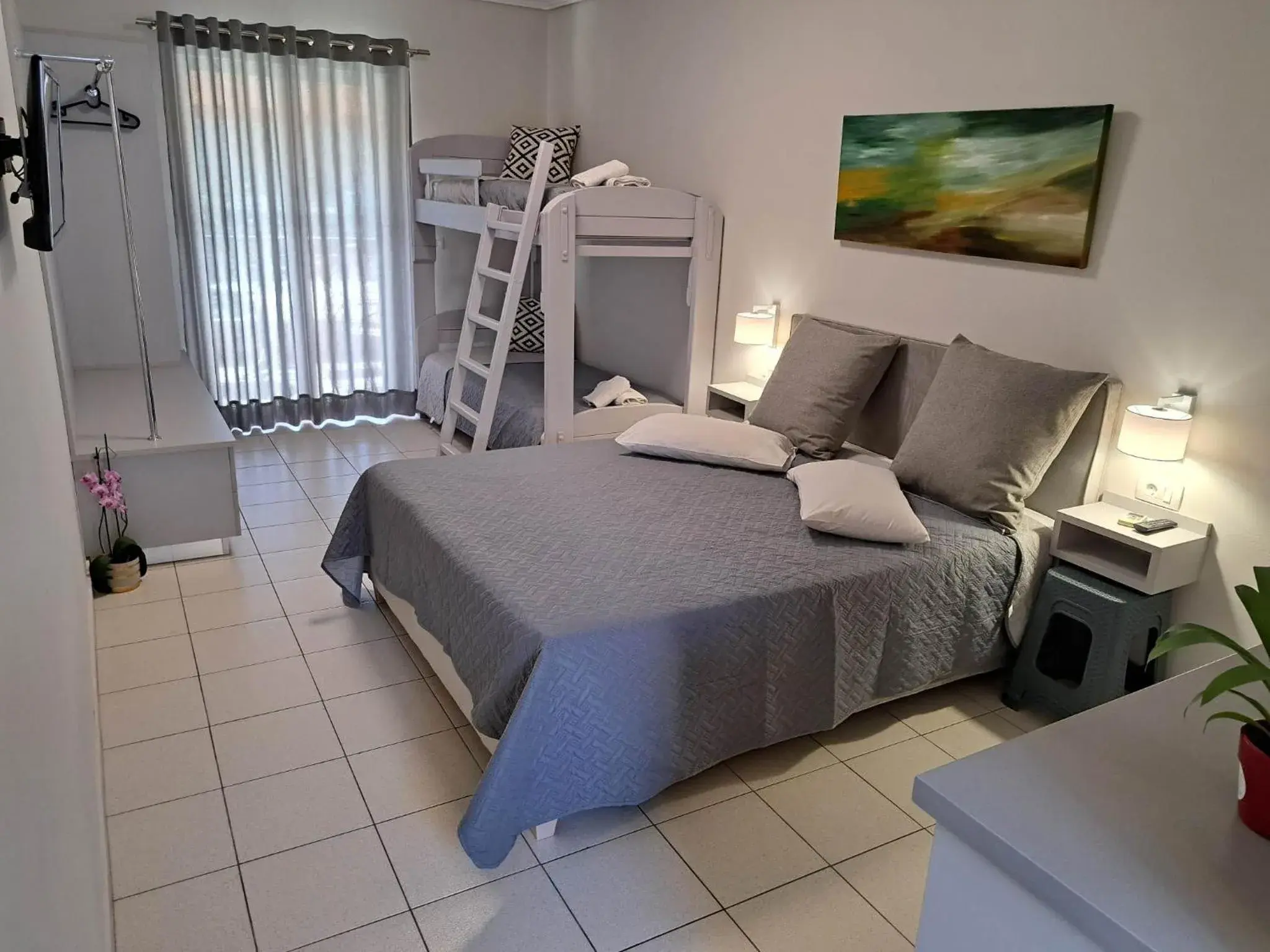 Standard Quadruple Room in Aretousa Standard Quadruple Room in Aretousa