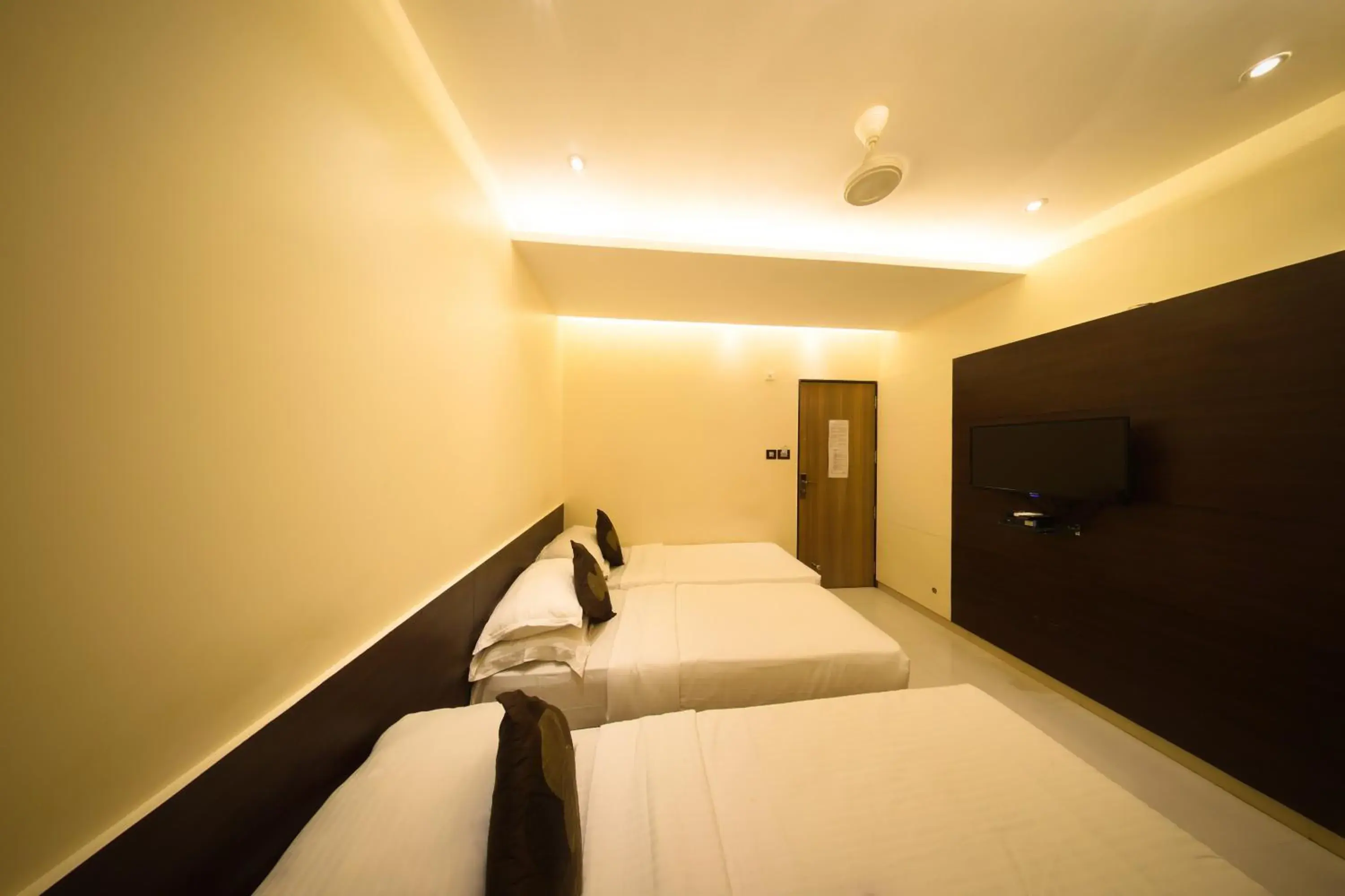Triple Bed Non AC Room in Hotel Shivam Triple Bed Non AC Room in Hotel Shivam