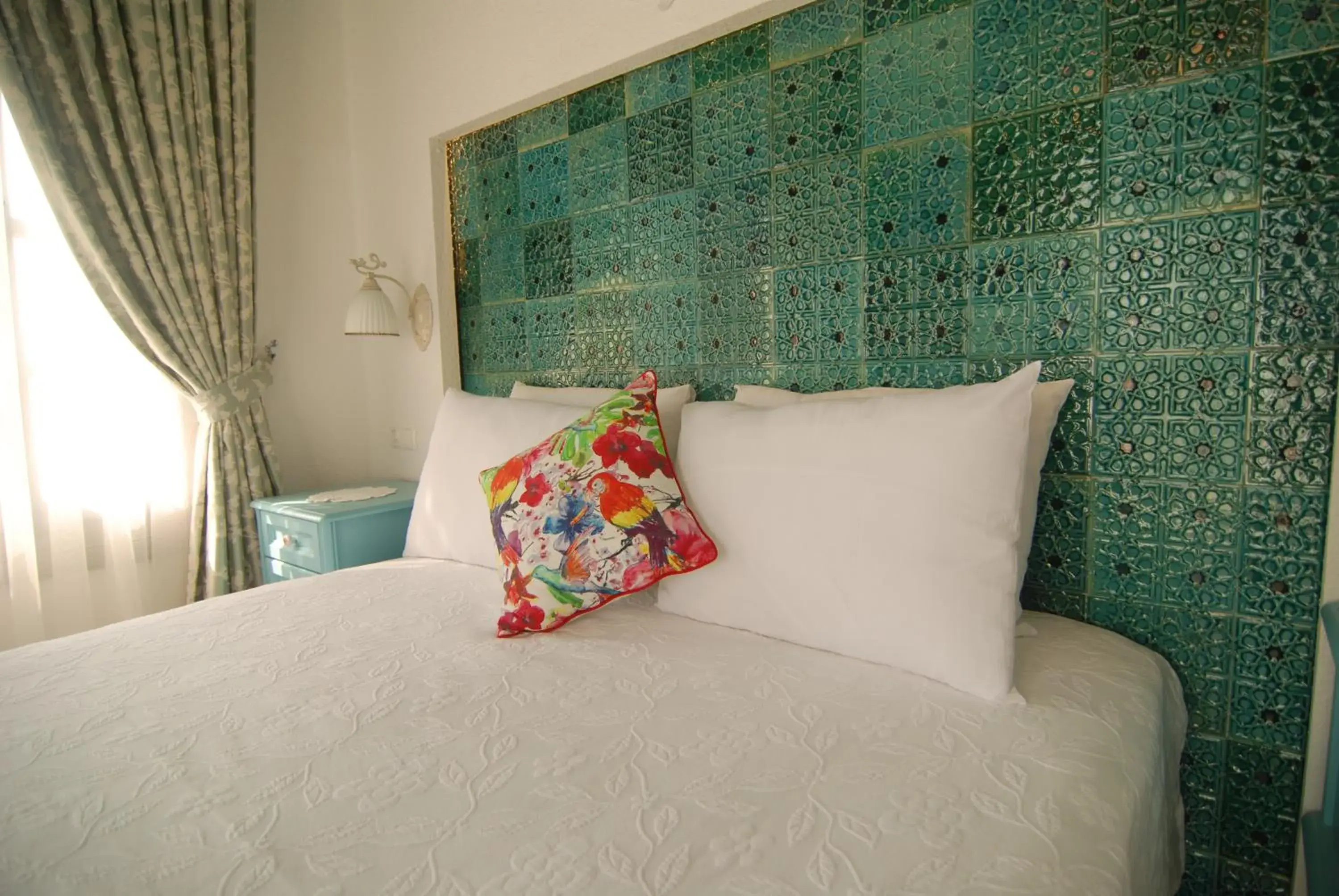 Deluxe Double Room with Nature View and Fireplace in Cunda Fora Hotel Deluxe Double Room with Nature View and Fireplace in Cunda Fora Hotel