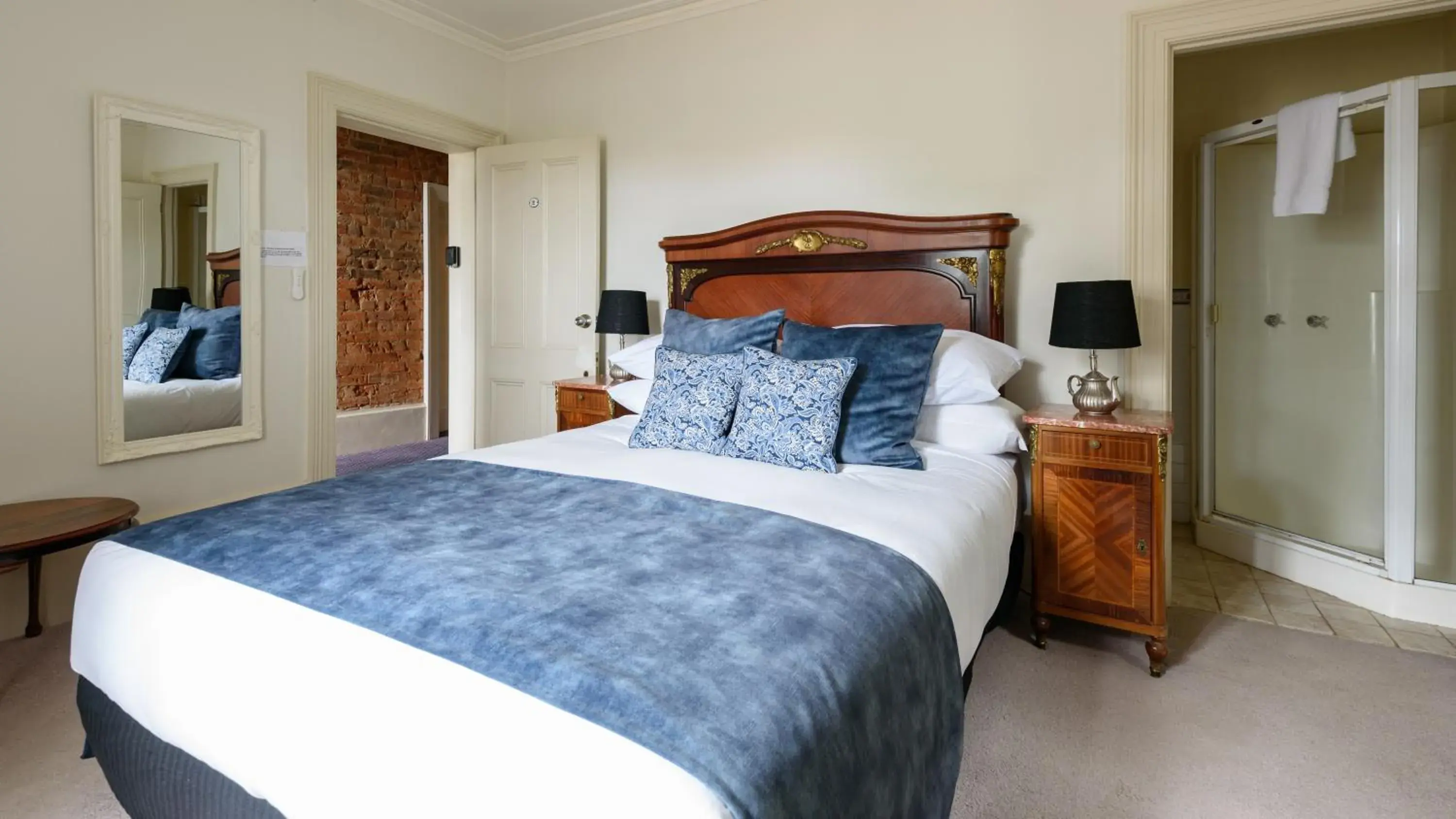 Standard Queen Room in Albert Hotel Daylesford Standard Queen Room in Albert Hotel Daylesford