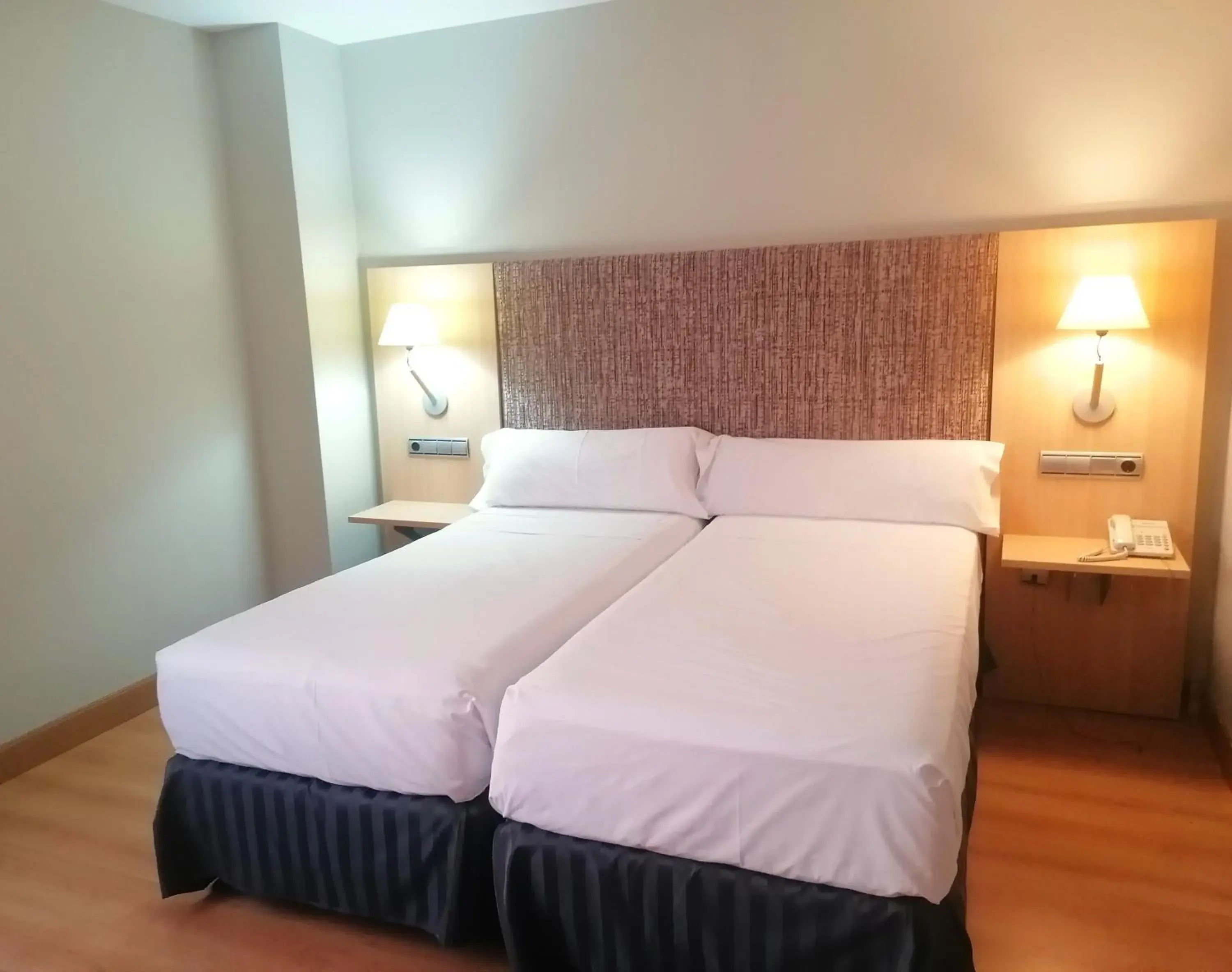 Standard Quadruple Room in U Hotel Villa-Gomá Standard Quadruple Room in U Hotel Villa-Gomá