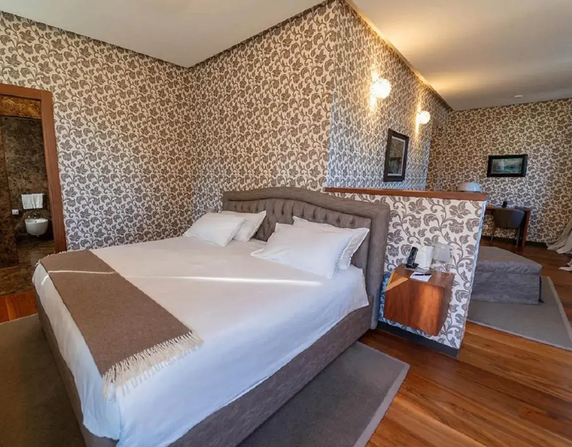 Junior Suite with Park View in Villa Lario Resort Mandello Junior Suite with Park View in Villa Lario Resort Mandello