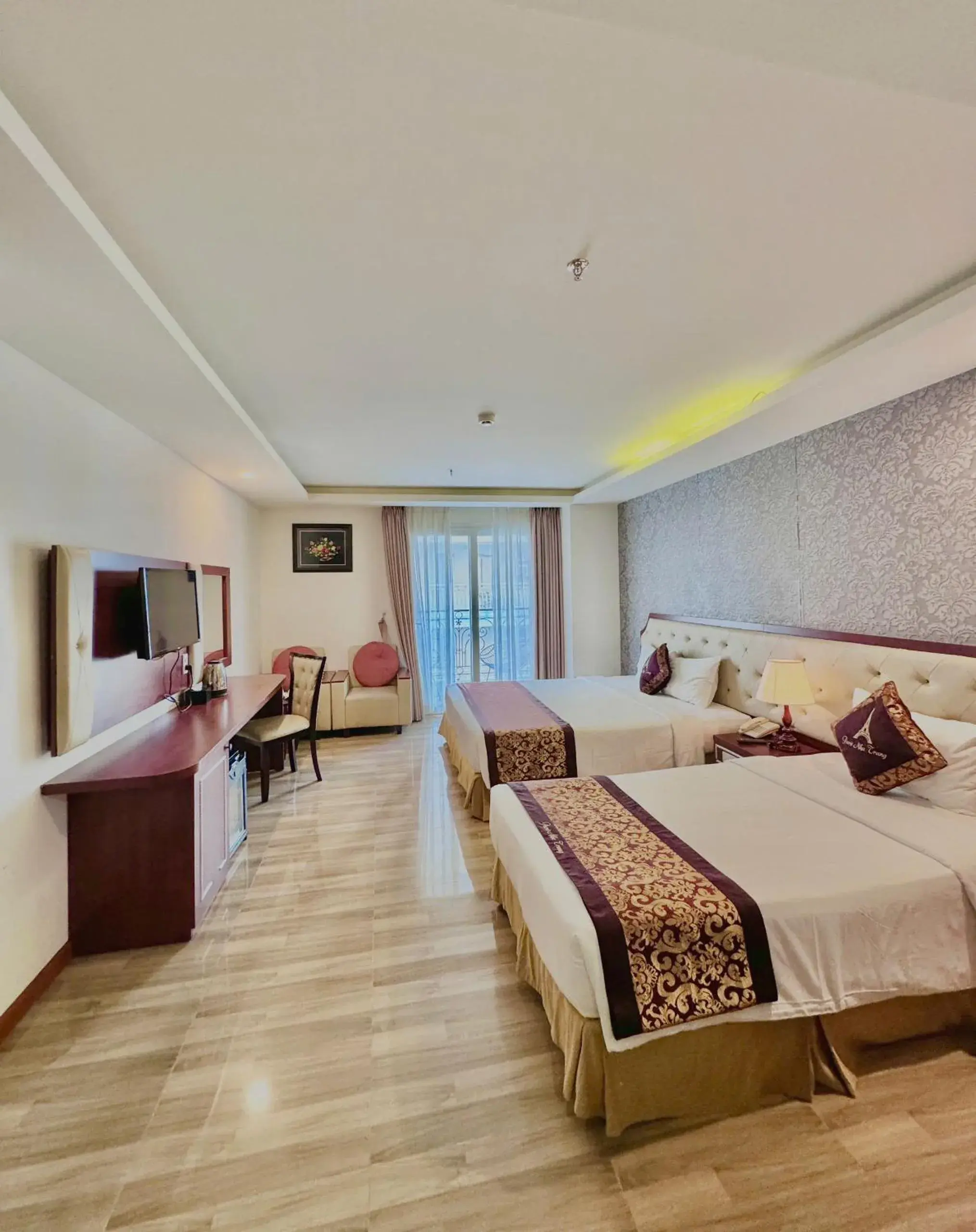 Triple Room with Balcony in Paris Luxury Hotel & Apartment Nha Trang Triple Room with Balcony in Paris Luxury Hotel & Apartment Nha Trang