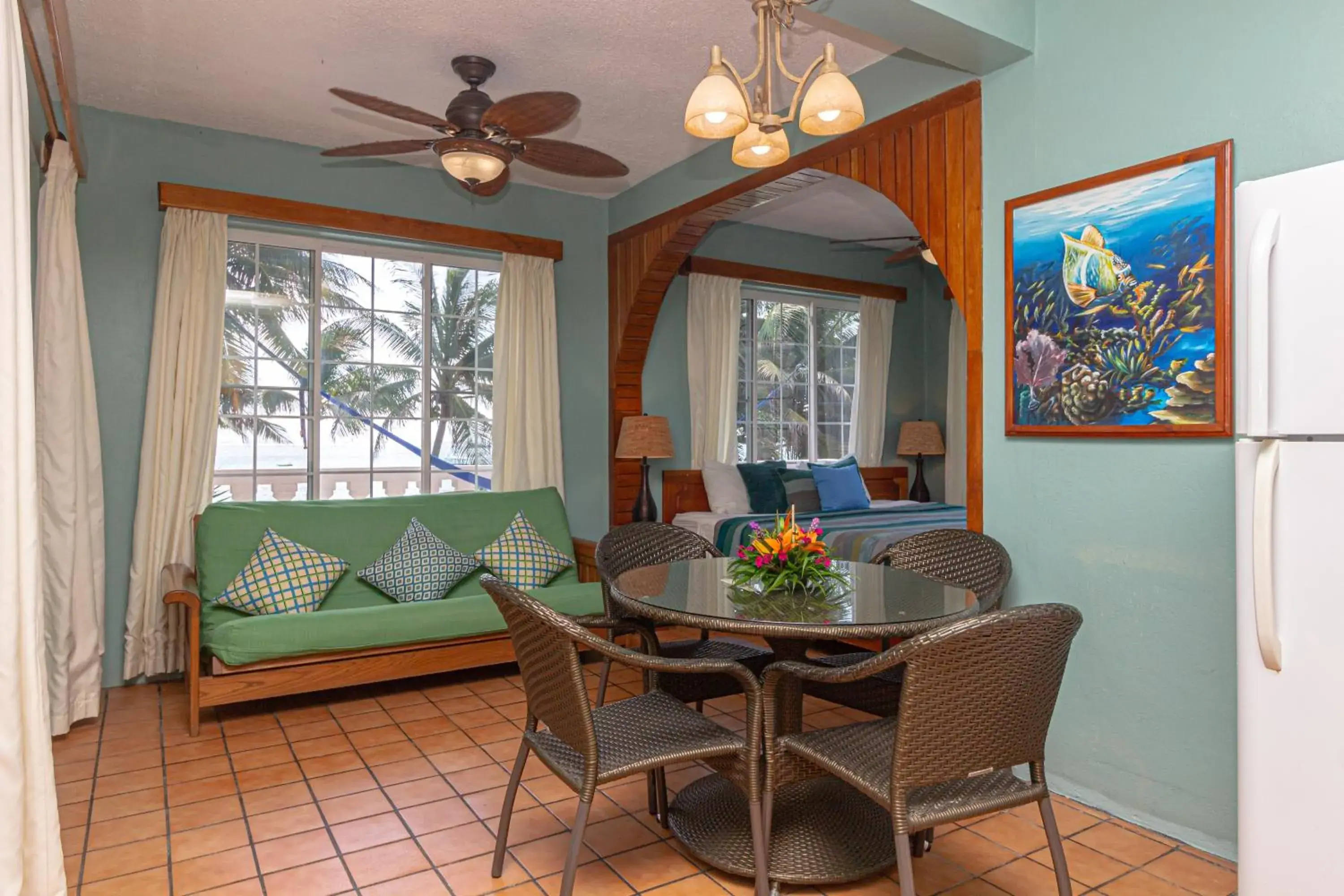 King Suite with Ocean View in Blue Tang Inn King Suite with Ocean View in Blue Tang Inn