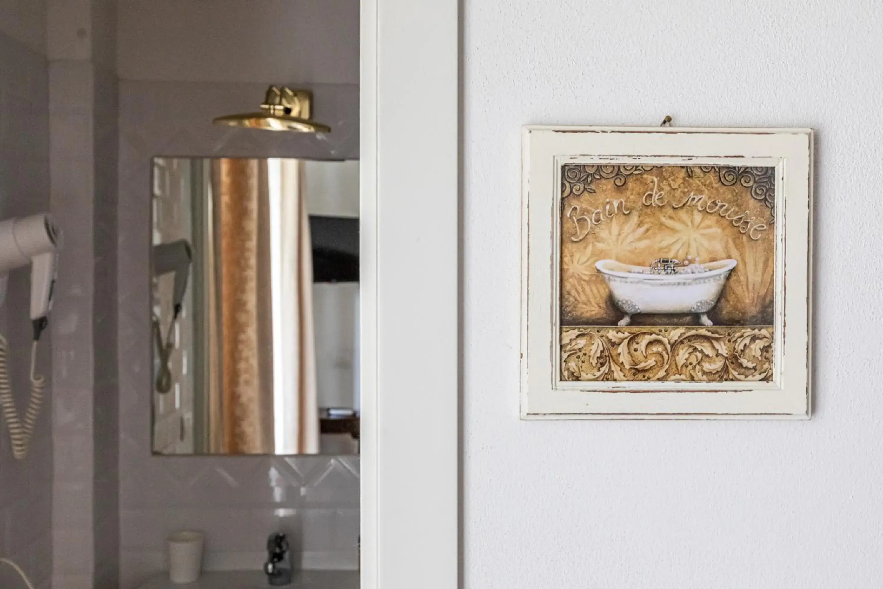 Triple Room with Garden View in La Locanda di Adele - Il Giardinetto B&B Triple Room with Garden View in La Locanda di Adele - Il Giardinetto B&B