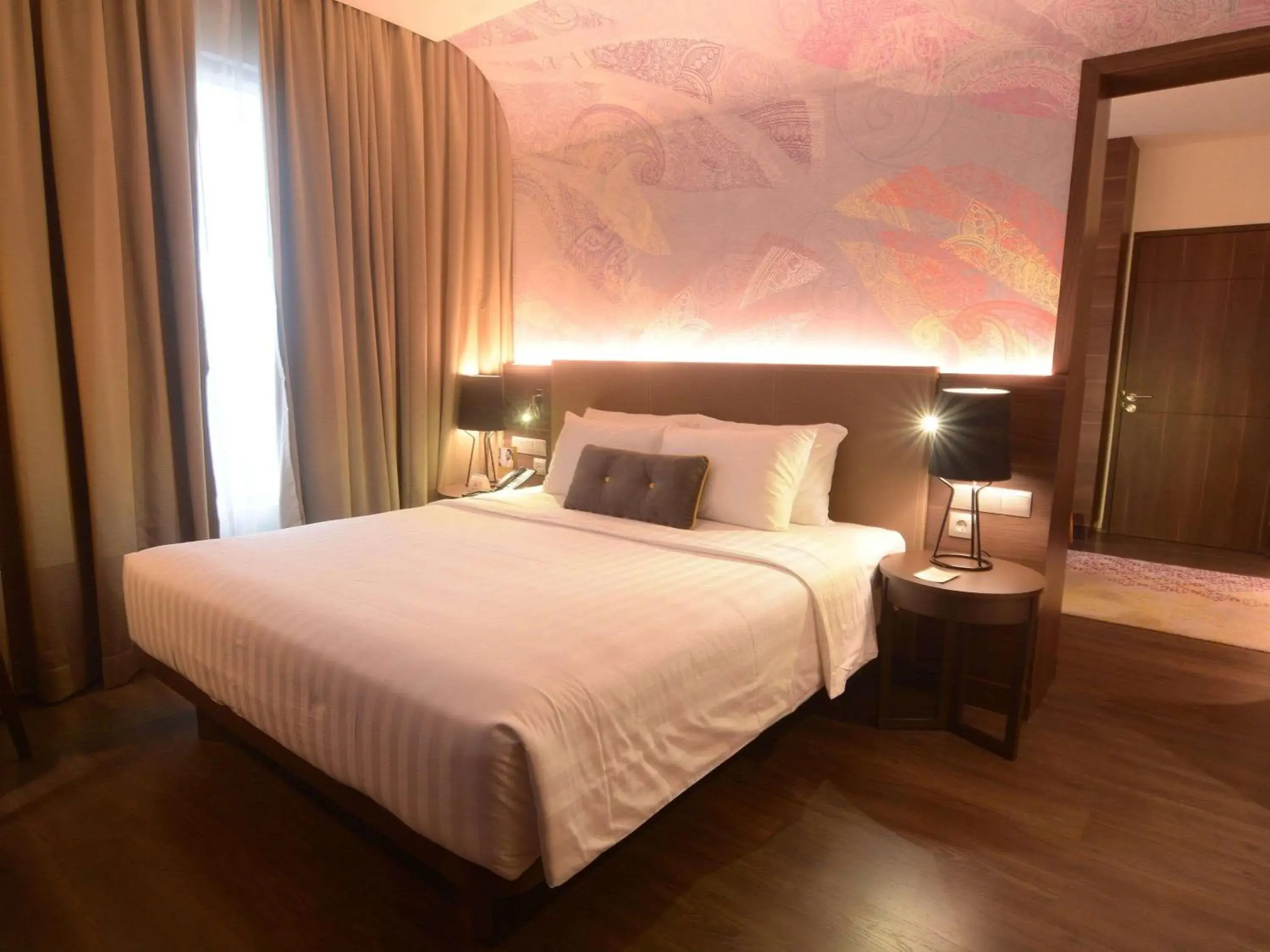 Business Suite with King Bed and Sofa in Mercure Karawang Business Suite with King Bed and Sofa in Mercure Karawang