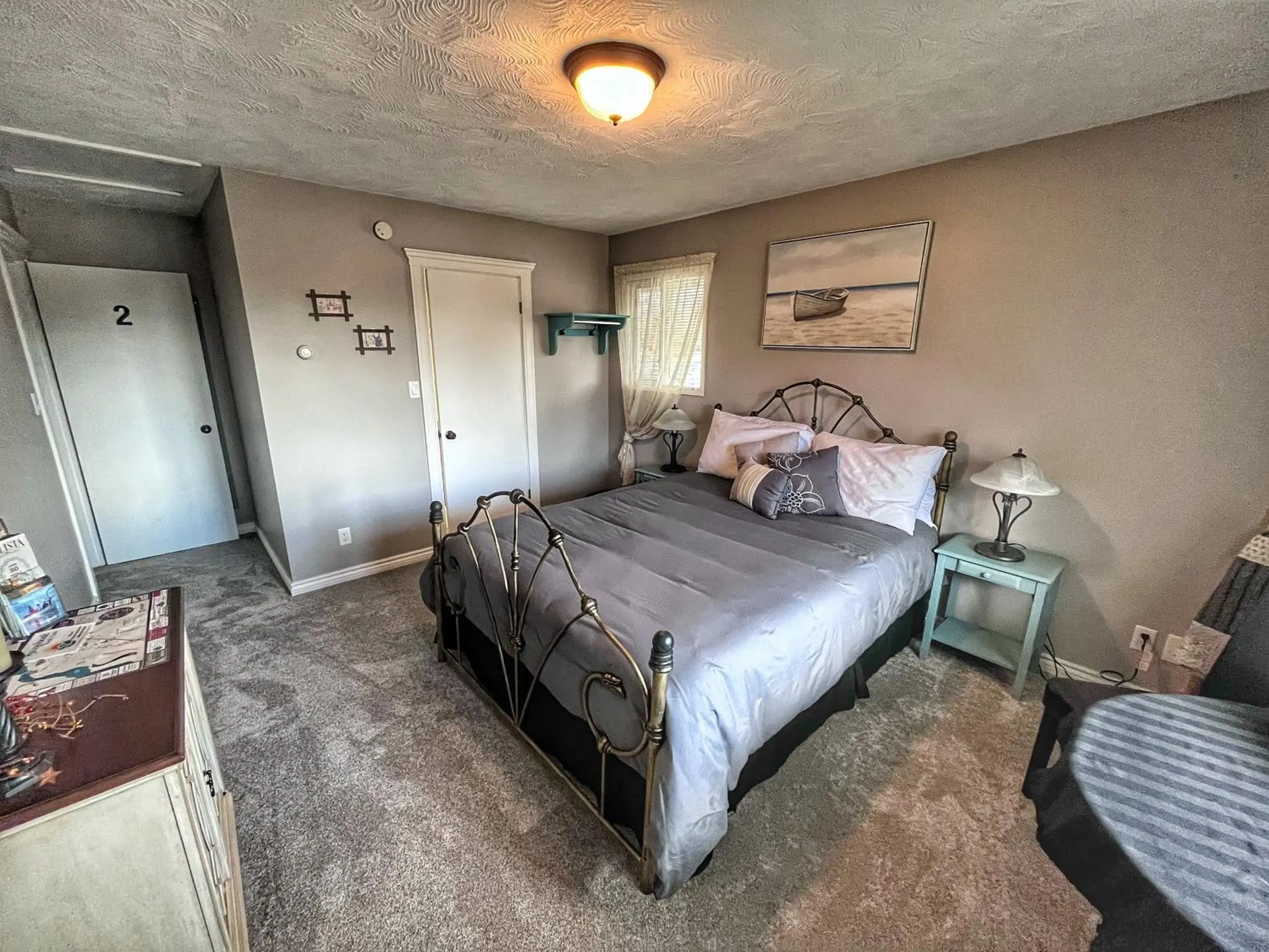 Queen Suite in Sunny Shuswap B&B Queen Suite in Sunny Shuswap B&B