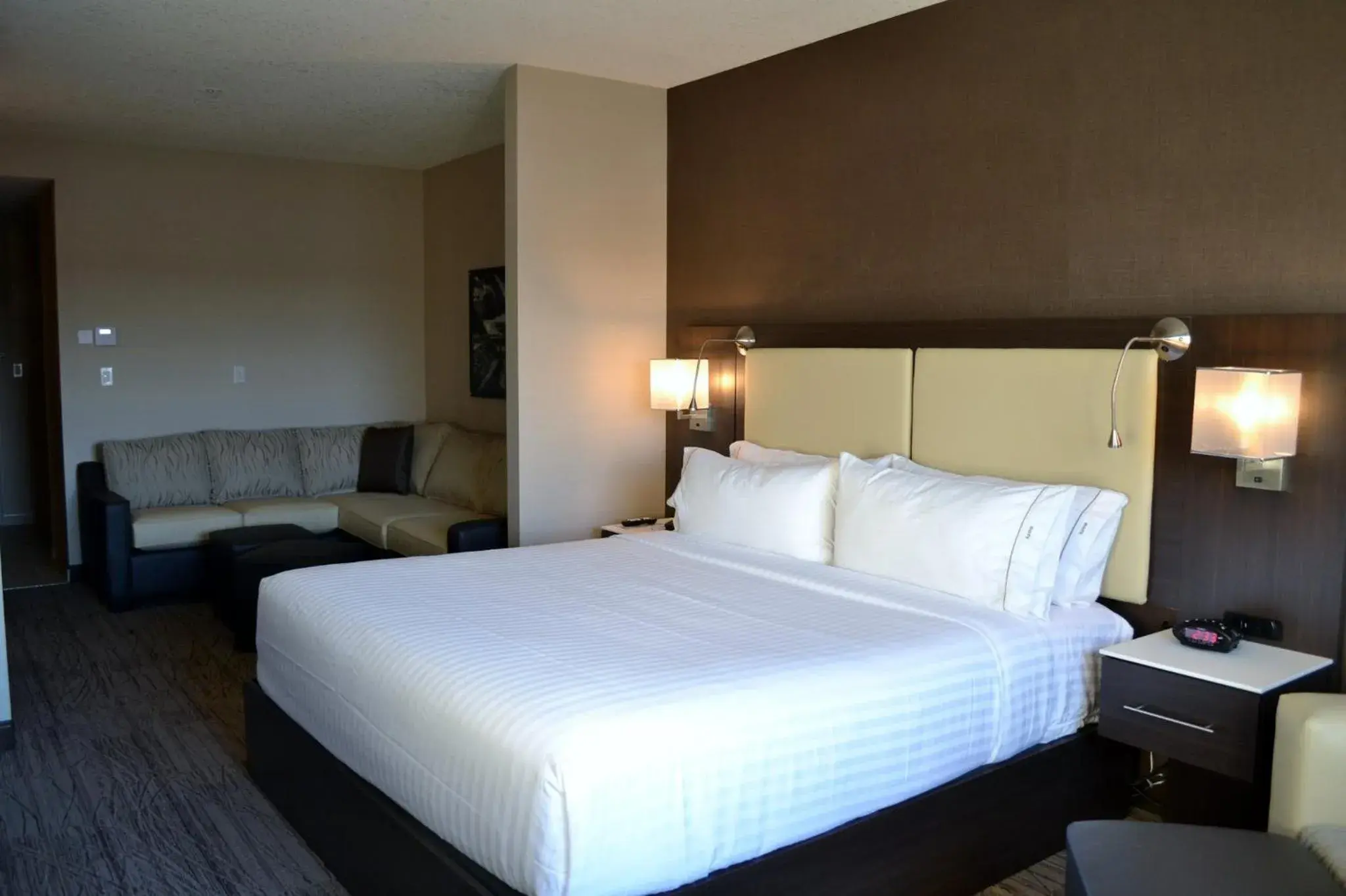 King Suite in Holiday Inn Express & Suites Cold Lake by IHG King Suite in Holiday Inn Express & Suites Cold Lake by IHG