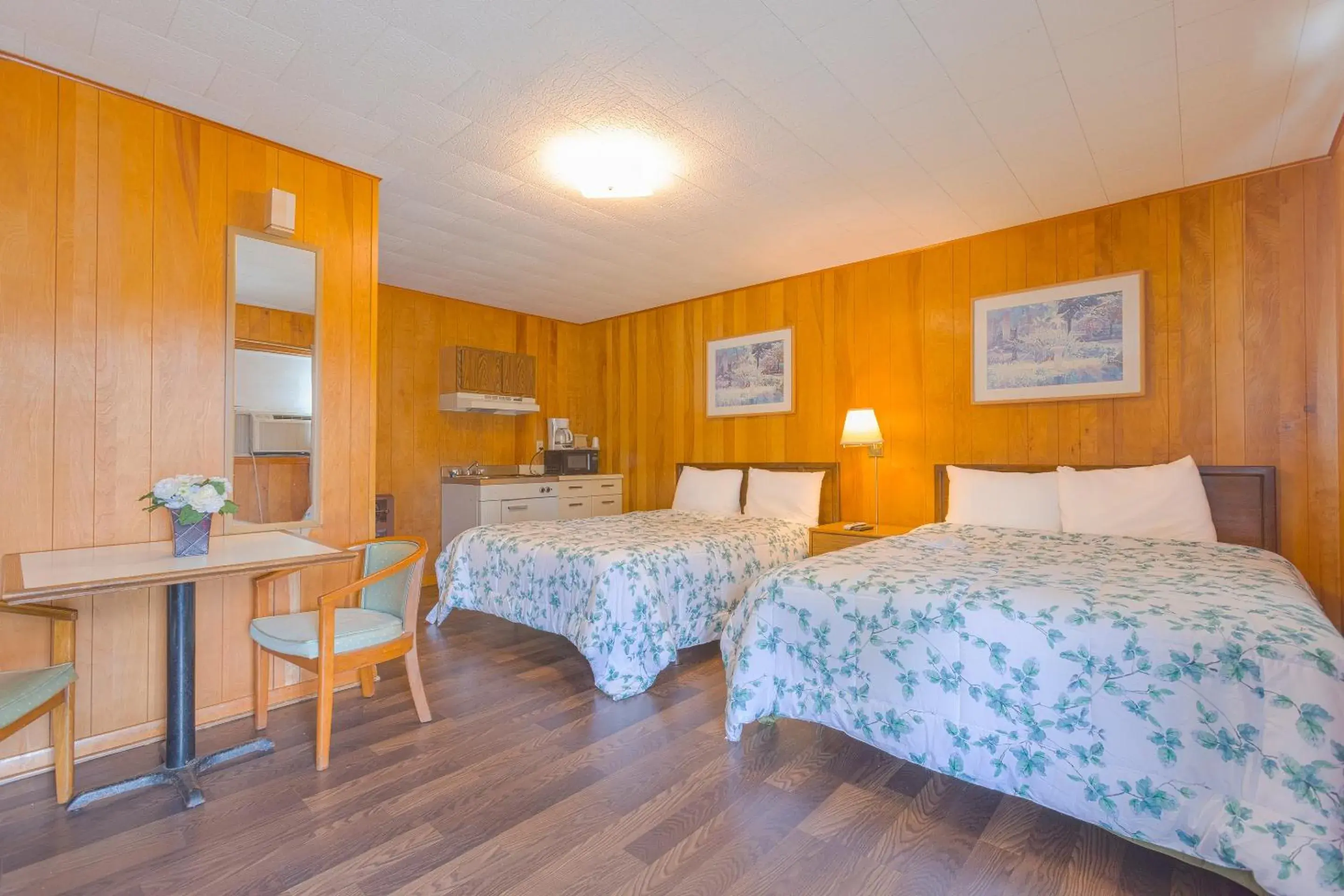 Family Room with kitchenette (2 Queen Bed) in Parkside Motel by OYO Meadville Conneaut Lake Family Room with kitchenette (2 Queen Bed) in Parkside Motel by OYO Meadville Conneaut Lake