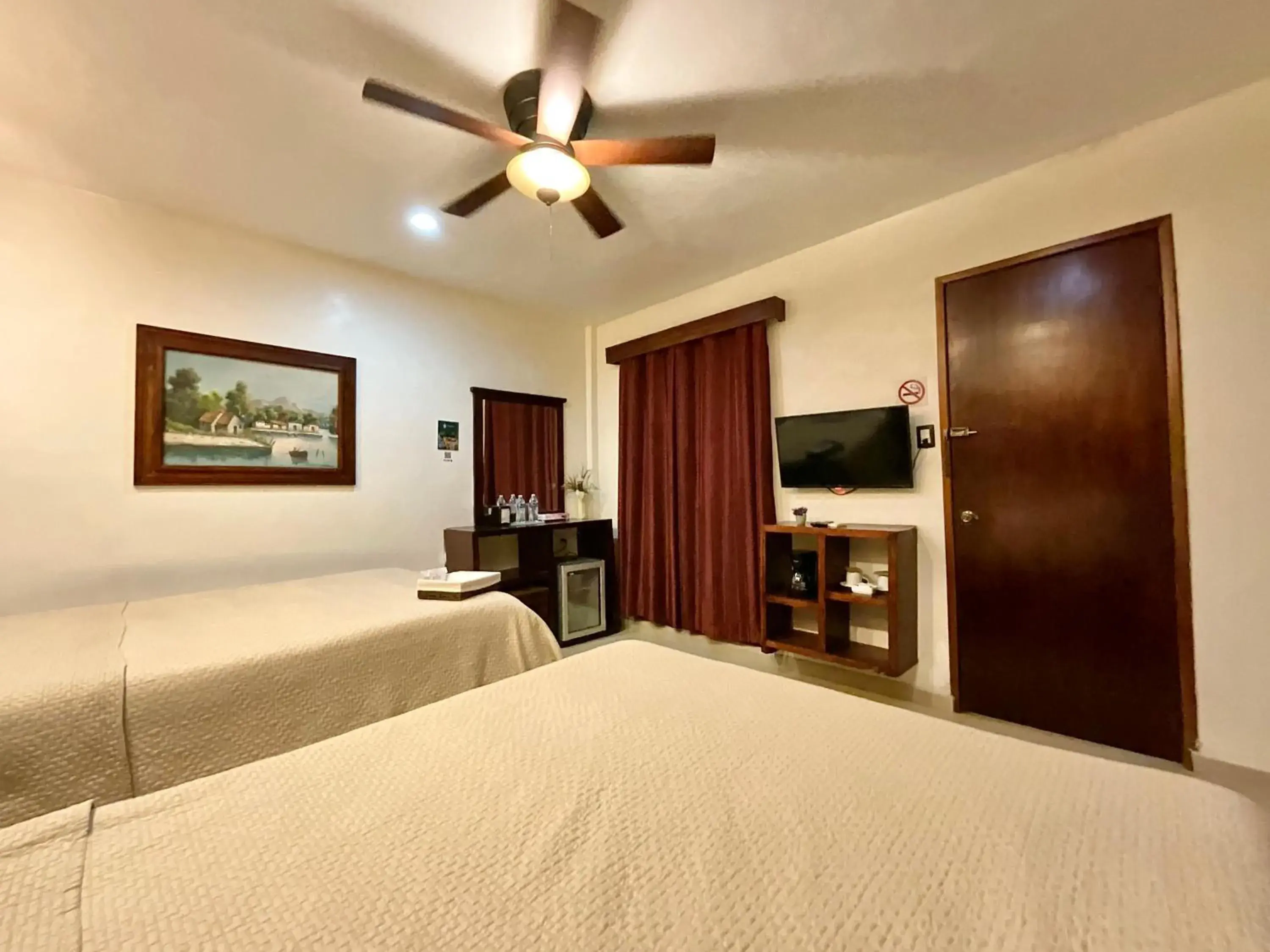 Twin Room with Balcony in El Zaguán Colonial by GuruHotel Twin Room with Balcony in El Zaguán Colonial by GuruHotel