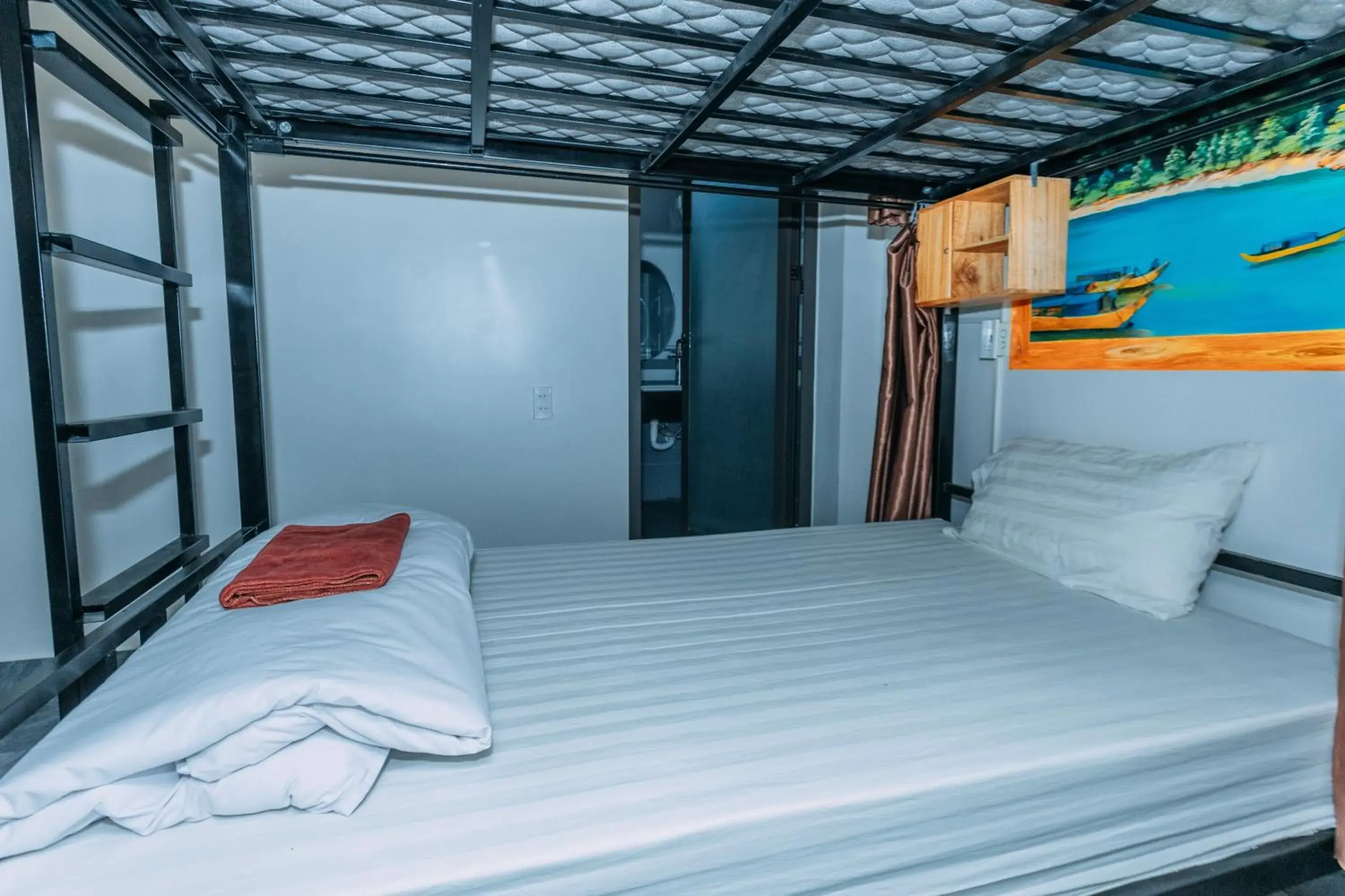 6-Bed Mixed Dormitory Room - single occupancy in Green Riverside Cosy Home 6-Bed Mixed Dormitory Room - single occupancy in Green Riverside Cosy Home