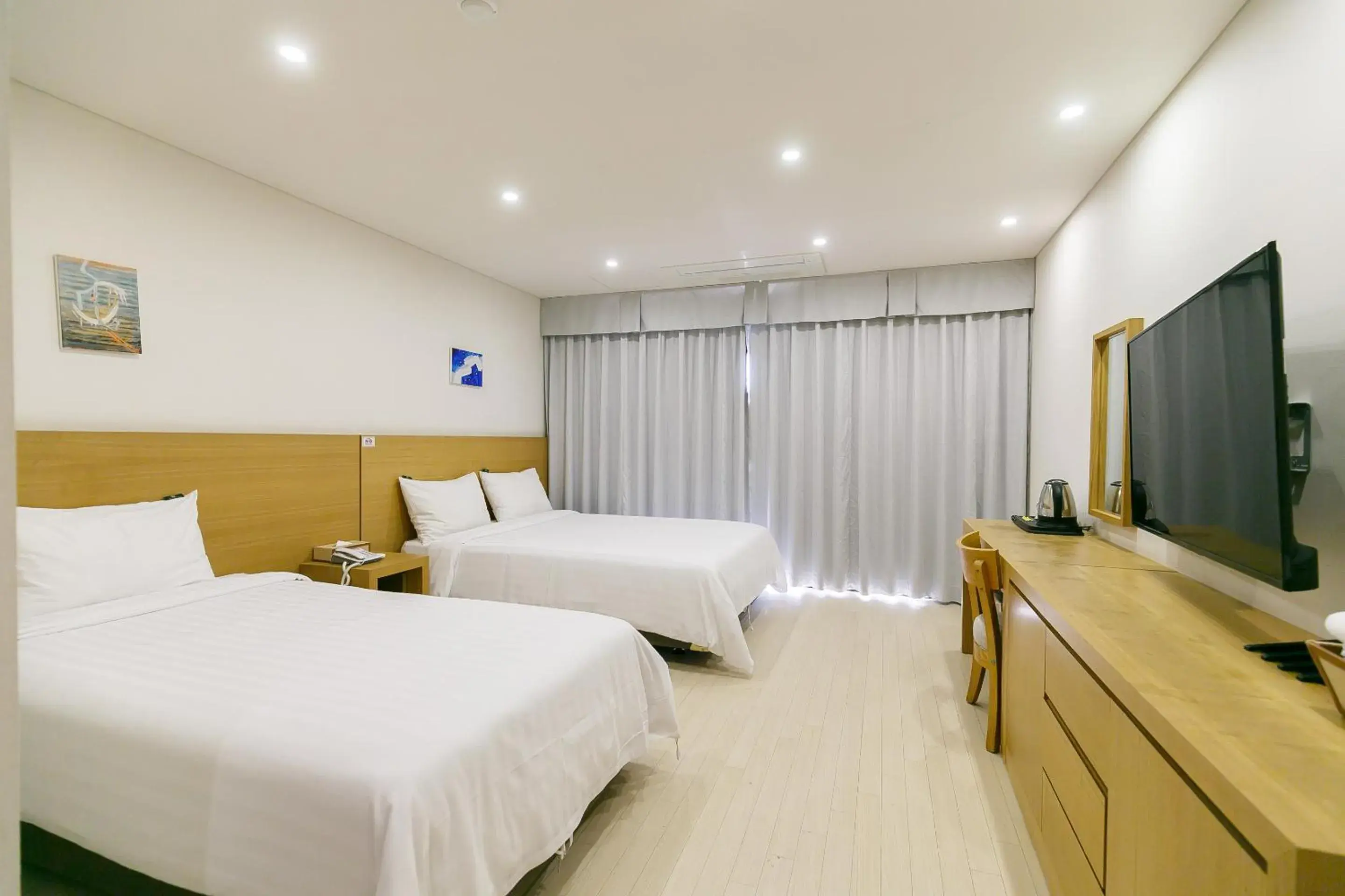 Standard Double or Twin Room with Balcony in BK Hotel Jeju Standard Double or Twin Room with Balcony in BK Hotel Jeju
