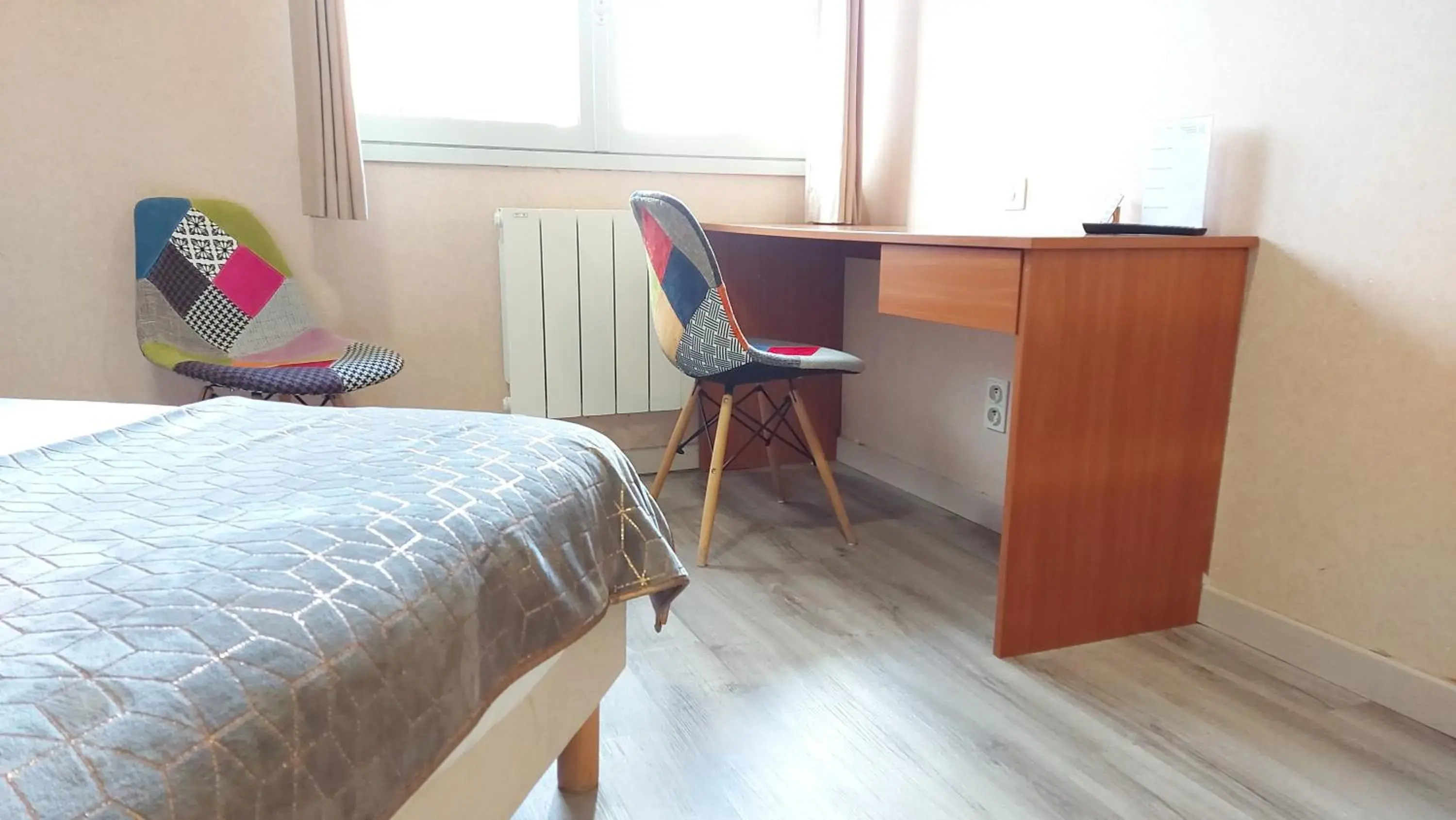 Triple Room in Logis Hôtel Vannes Nord Le Clos Des Hortensias Triple Room in Logis Hôtel Vannes Nord Le Clos Des Hortensias