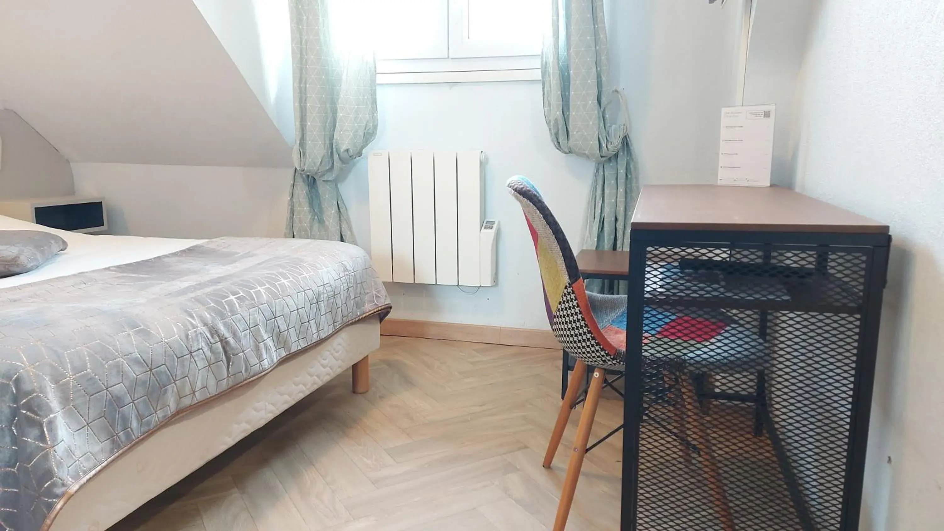 Small Double Room in Logis Hôtel Vannes Nord Le Clos Des Hortensias Small Double Room in Logis Hôtel Vannes Nord Le Clos Des Hortensias